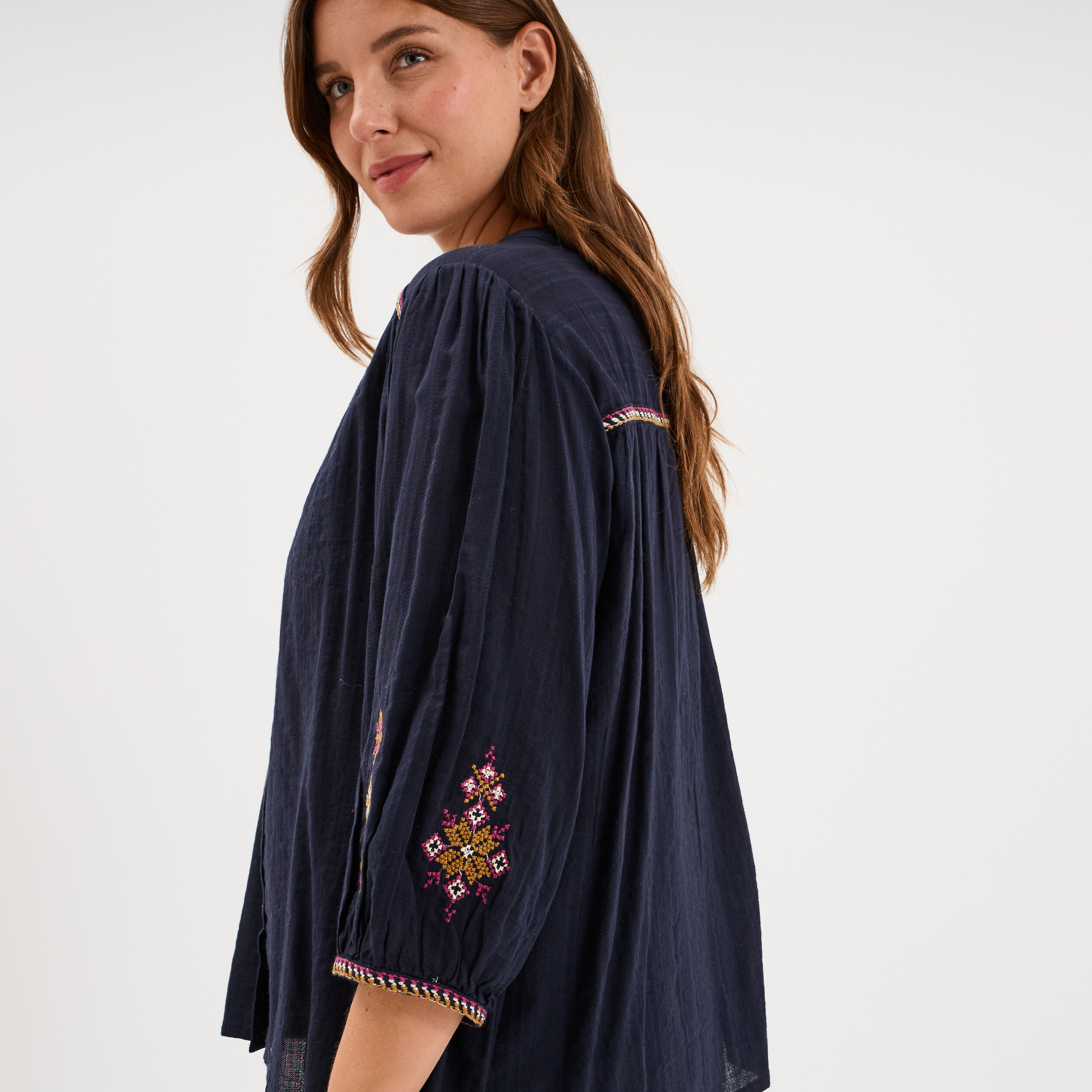 Blouse brod&eacute;e manches bouffantes 3/4 bleu fonc&eacute; femme grande taille