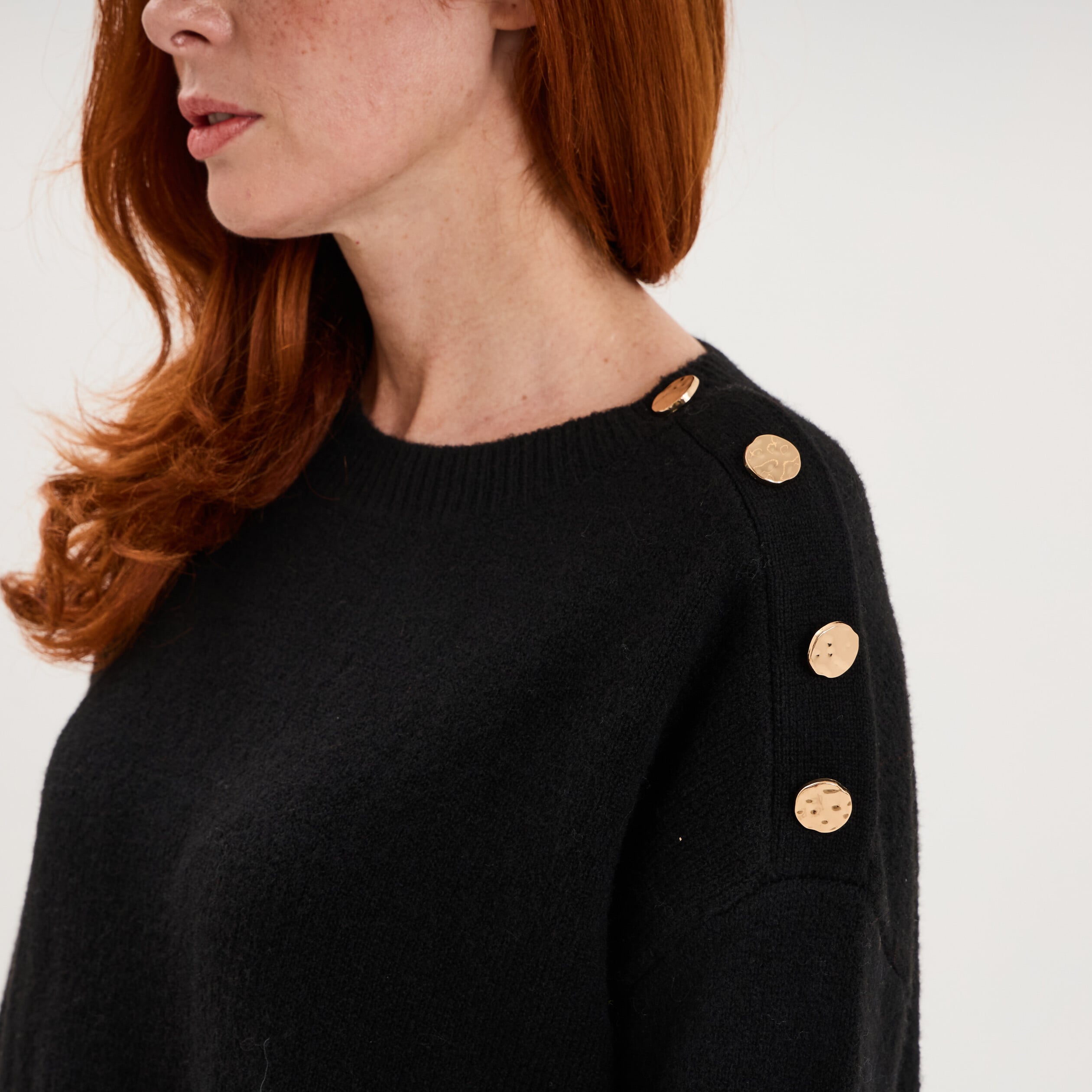 Robe pull longueur genou boutons &eacute;paule noir femme