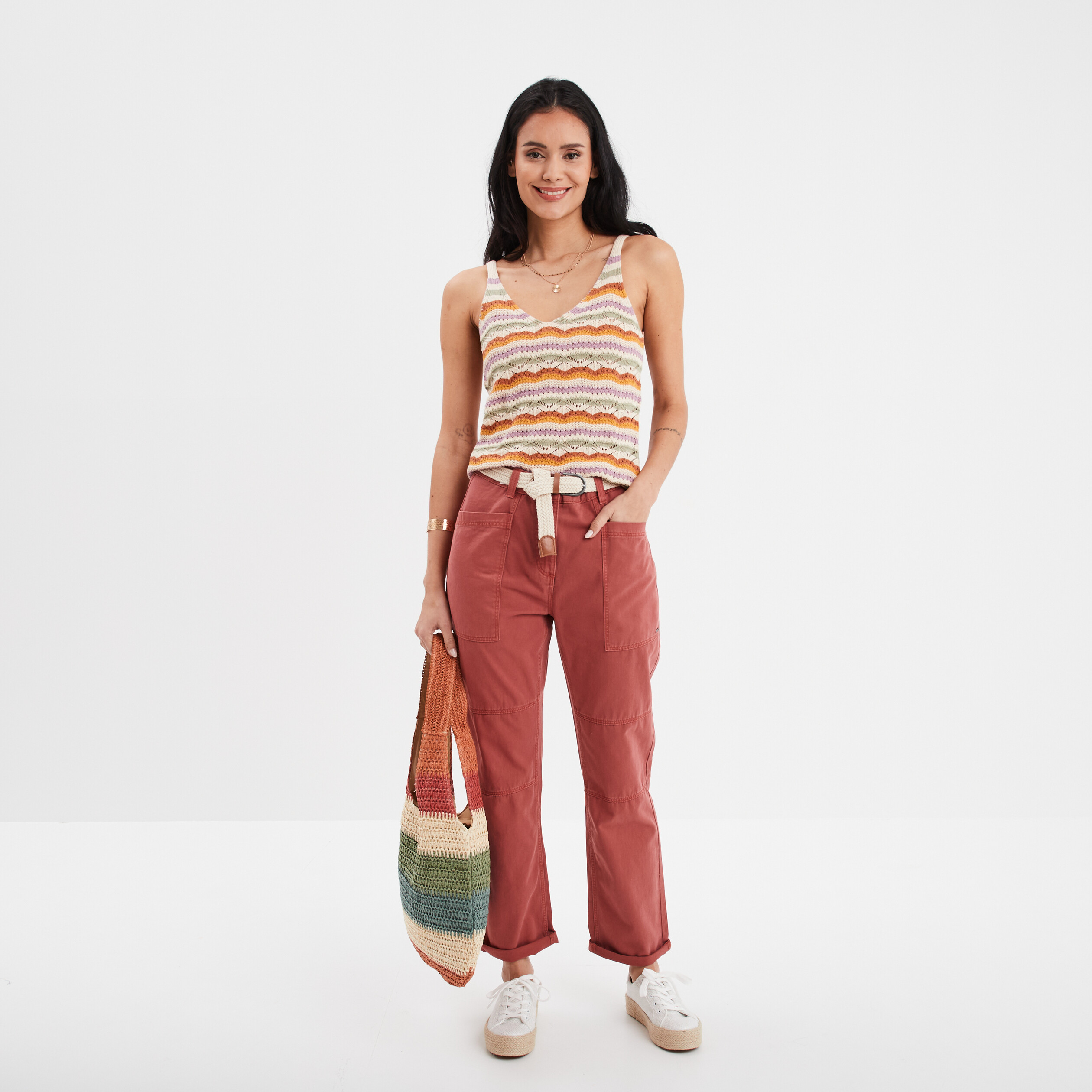 pantalon chino ceinture poches plaquees rouge fonce femme Pantalon chino ceinturé poches plaquées rouge foncé femme