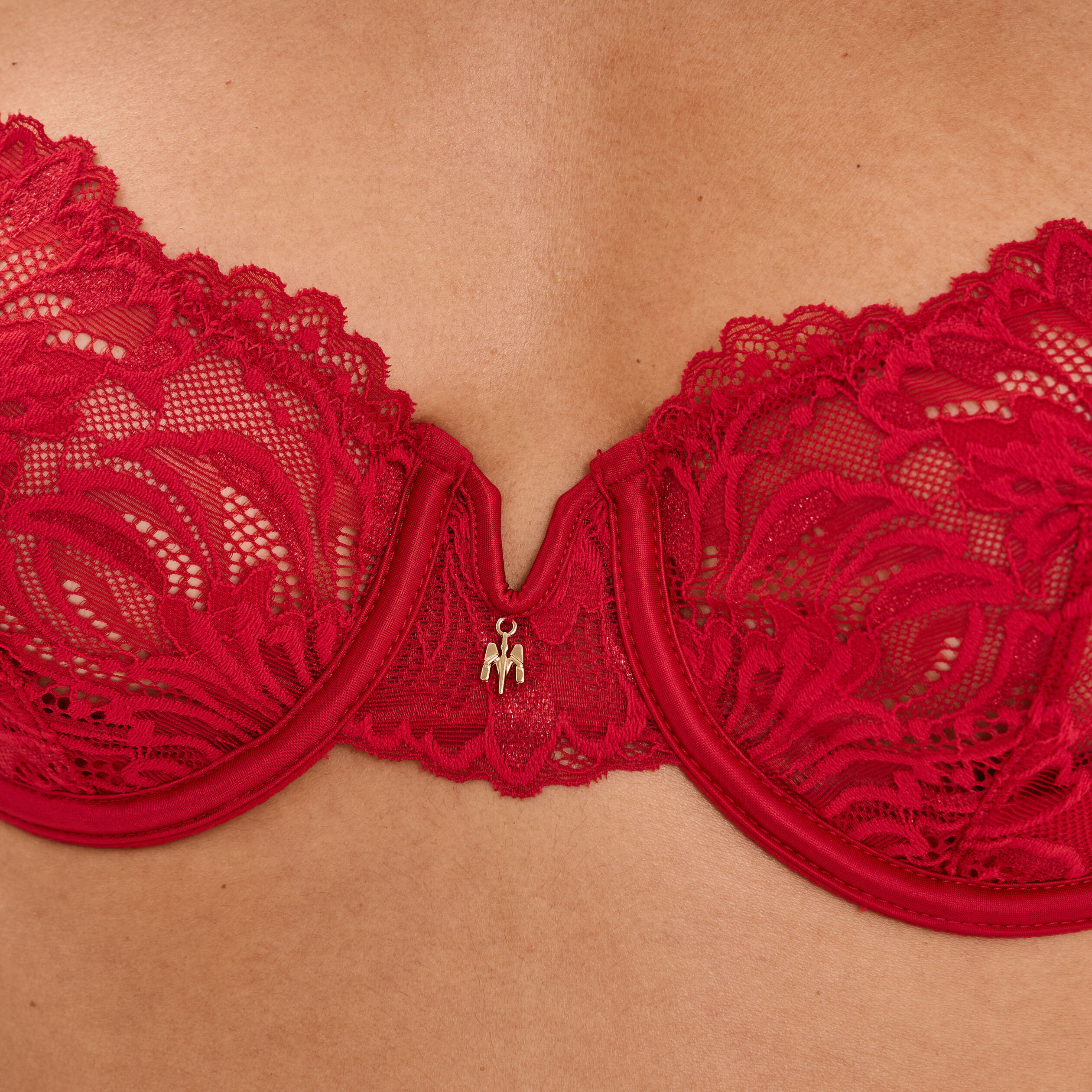 Soutien-gorge embo&icirc;tant dentelle rouge femme