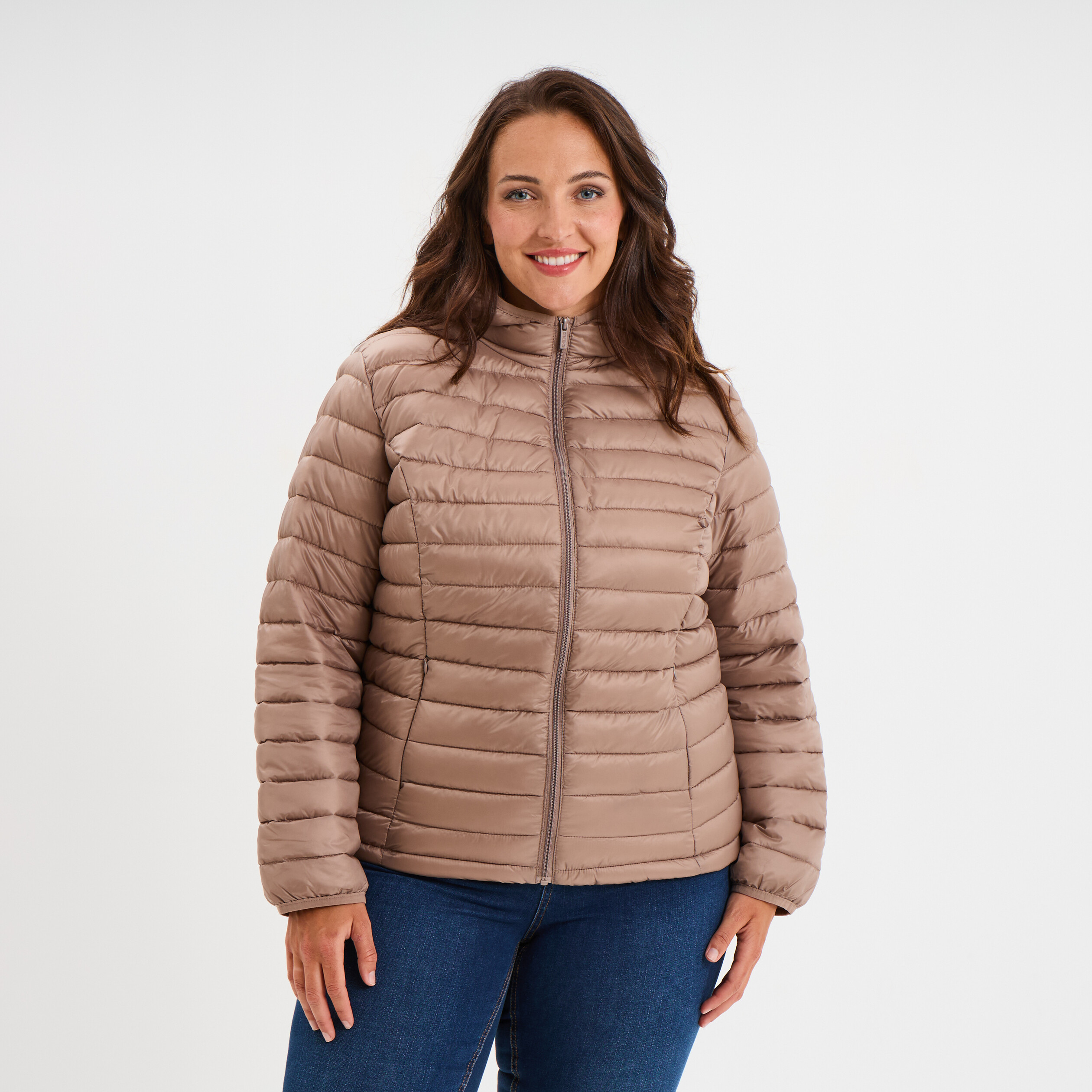 Doudoune d&eacute;perlante l&eacute;g&egrave;re &agrave; capuche sable femme grande taille