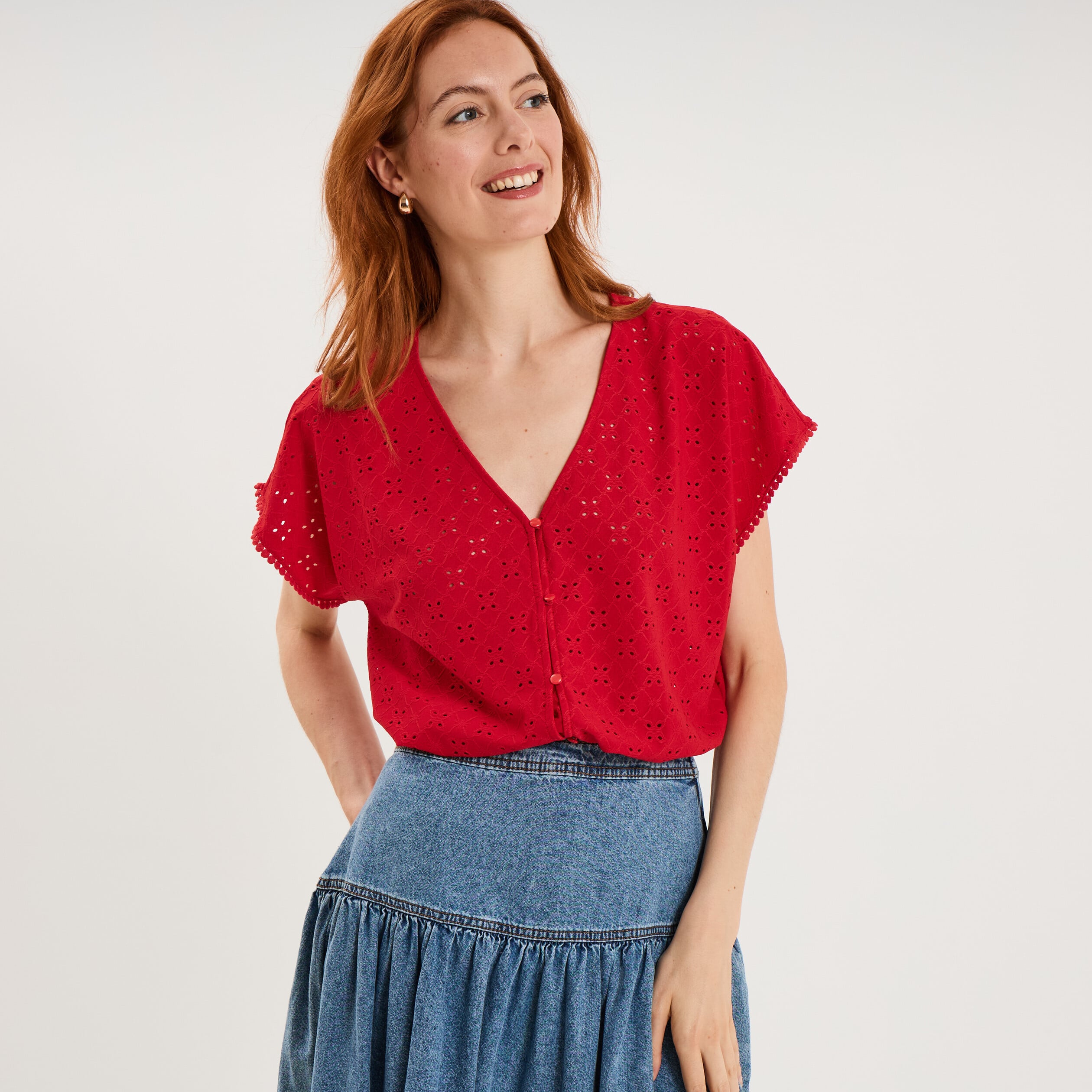 T-shirt dentelle avec boutons rouge femme