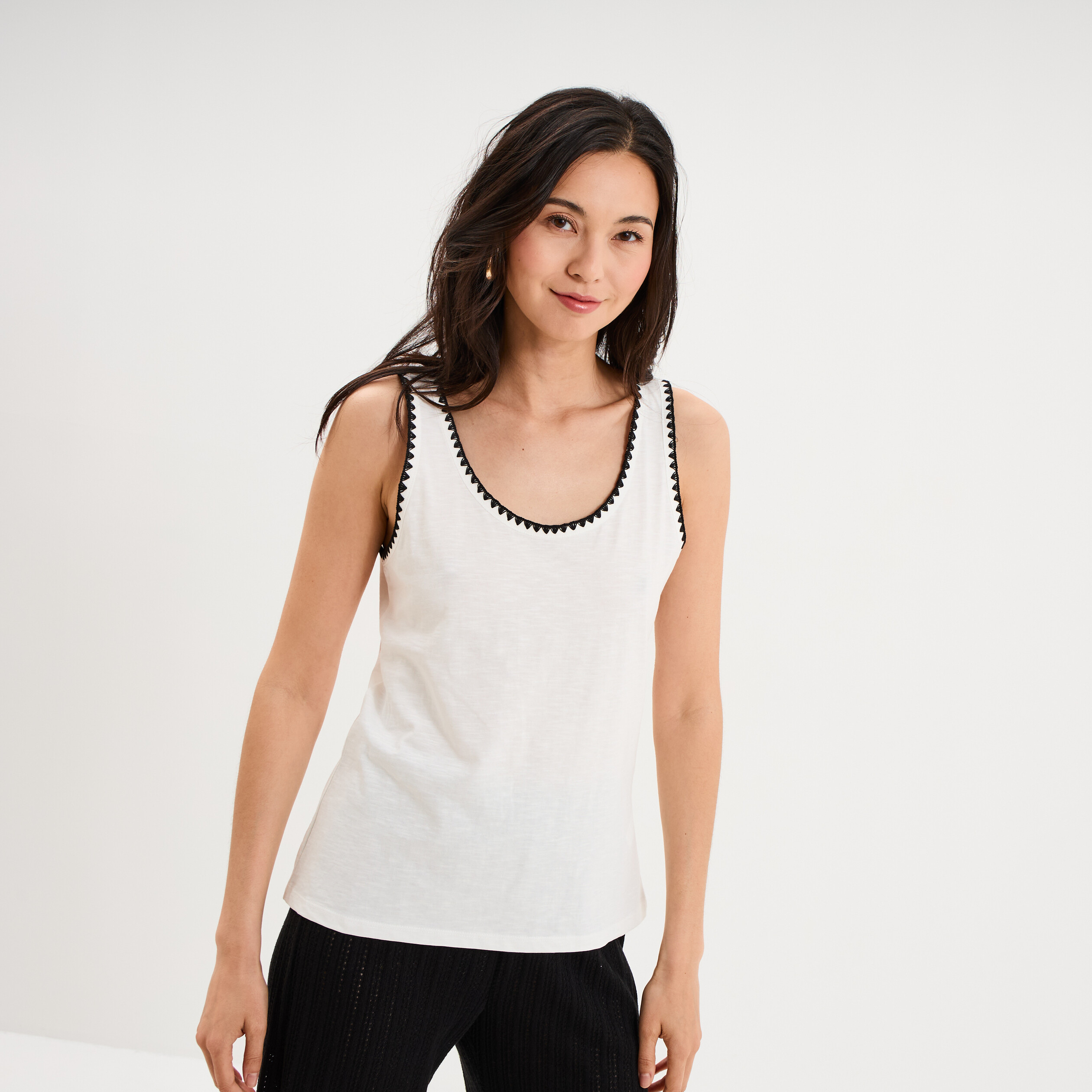 D&eacute;bardeur cintr&eacute; avec broderie coton blanc femme