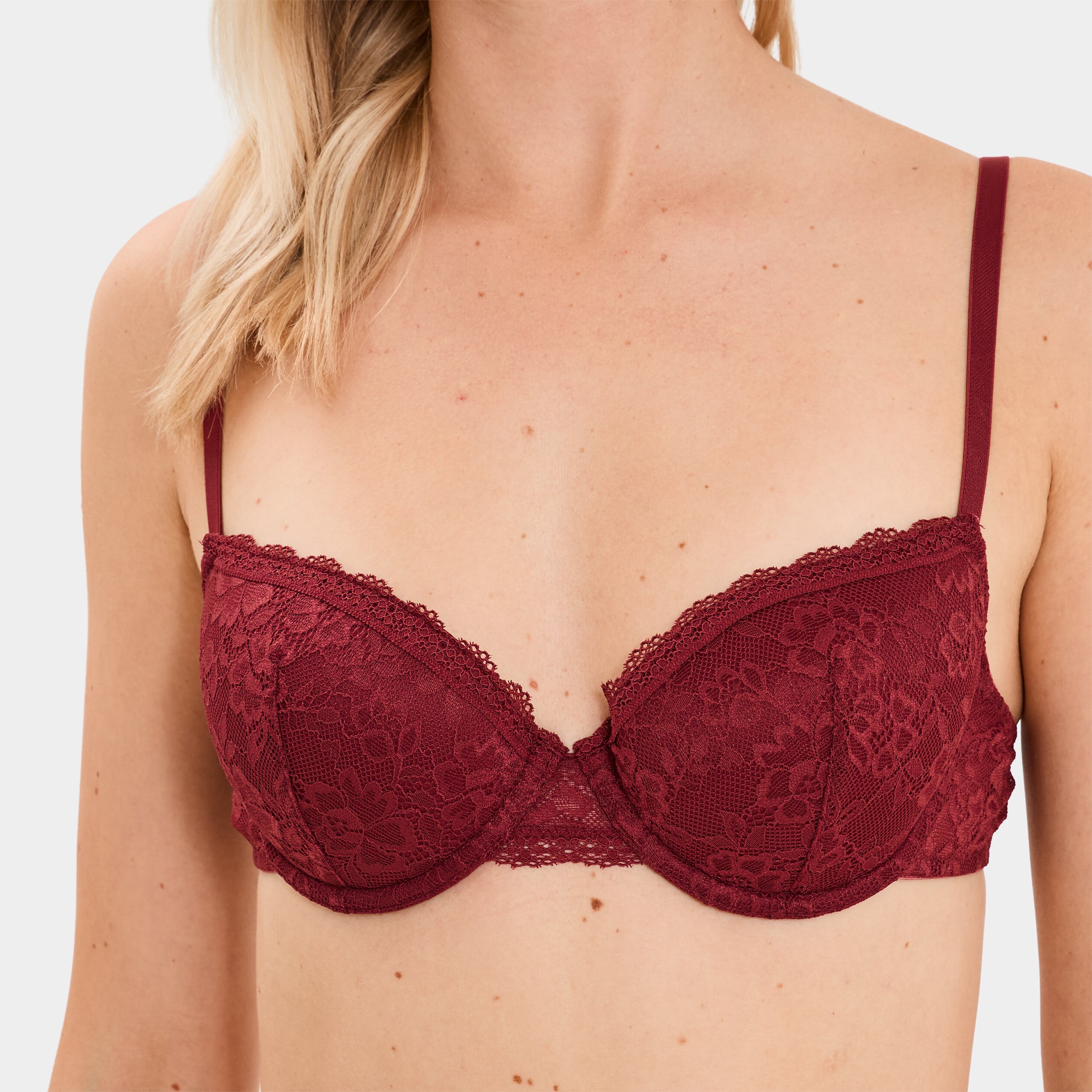 Soutien-gorge corbeille padd&eacute; dentelle bordeaux femme