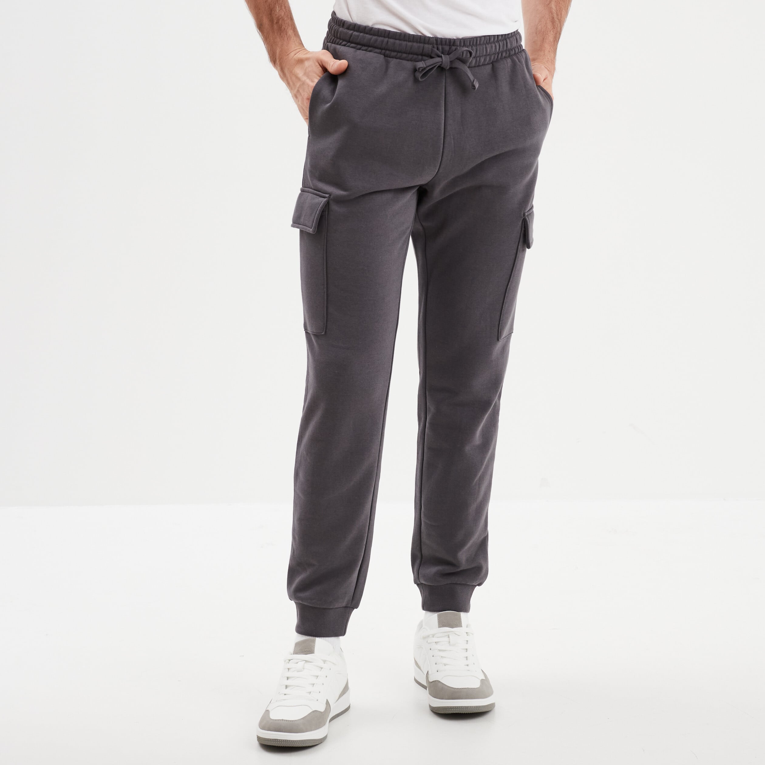 Pantalon jogging cargo molleton gris fonc&eacute; homme