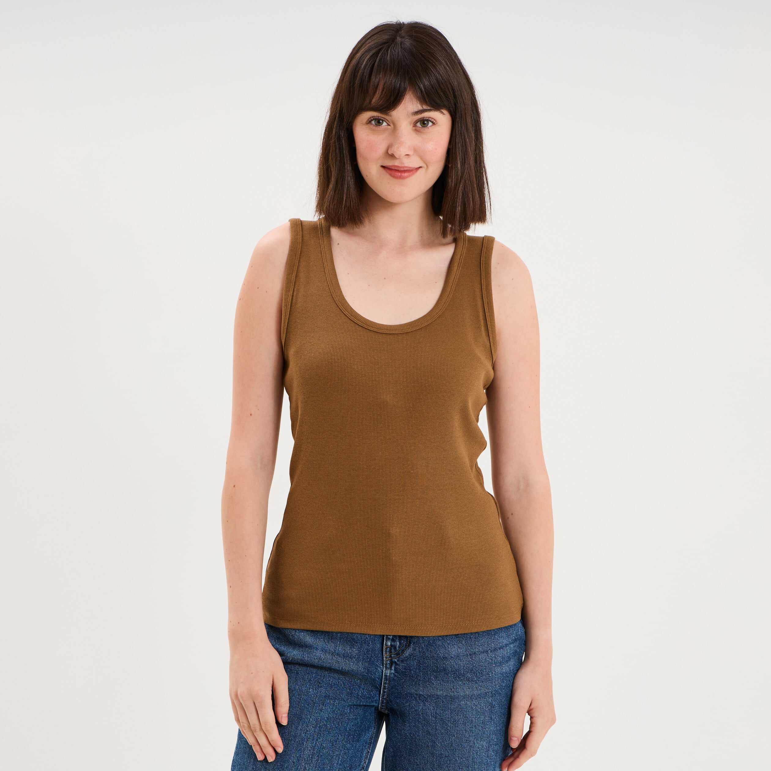 D&eacute;bardeur ajust&eacute; col rond coton beige femme