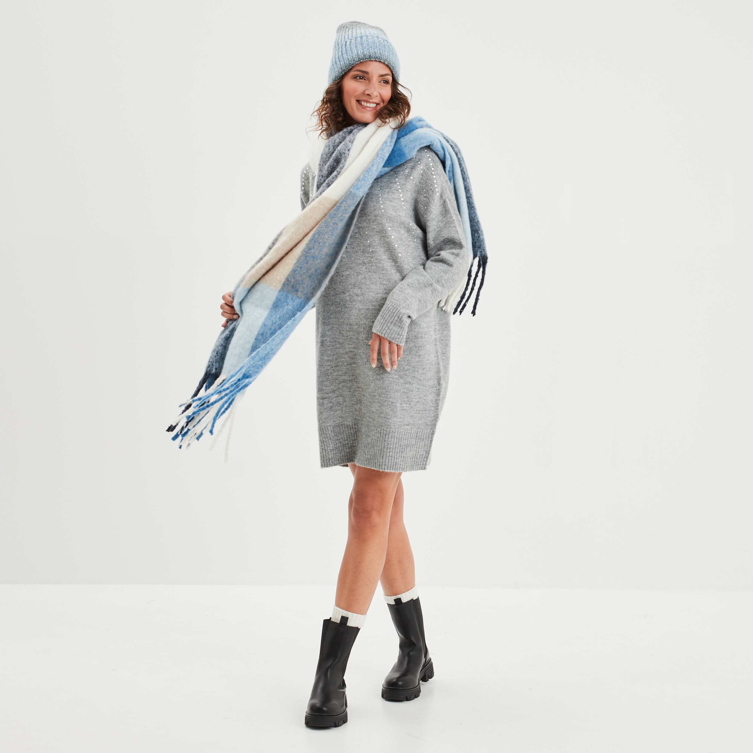 Robe pull courte avec strass gris femme