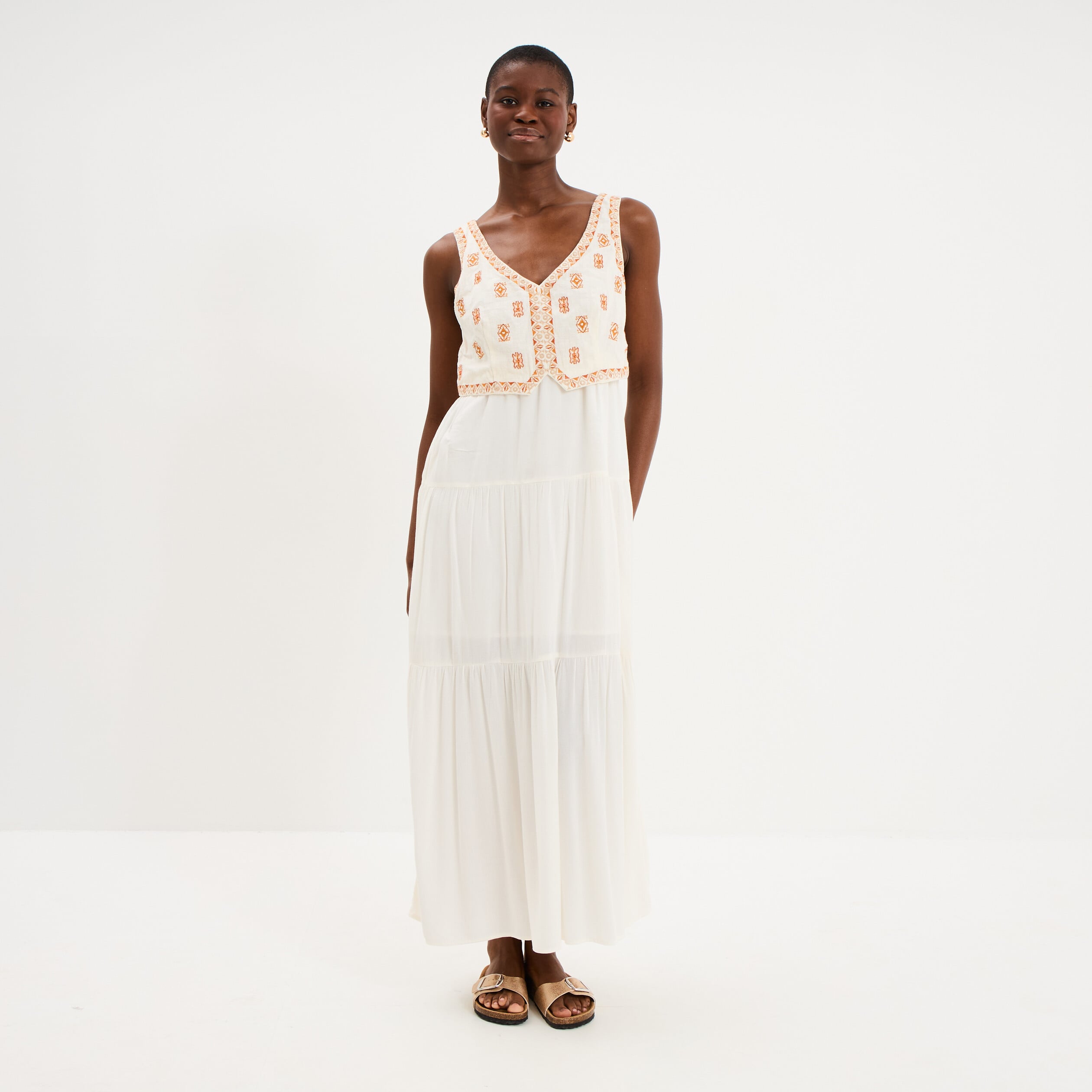 Robe longue buste brod&eacute; sans manches ecru femme