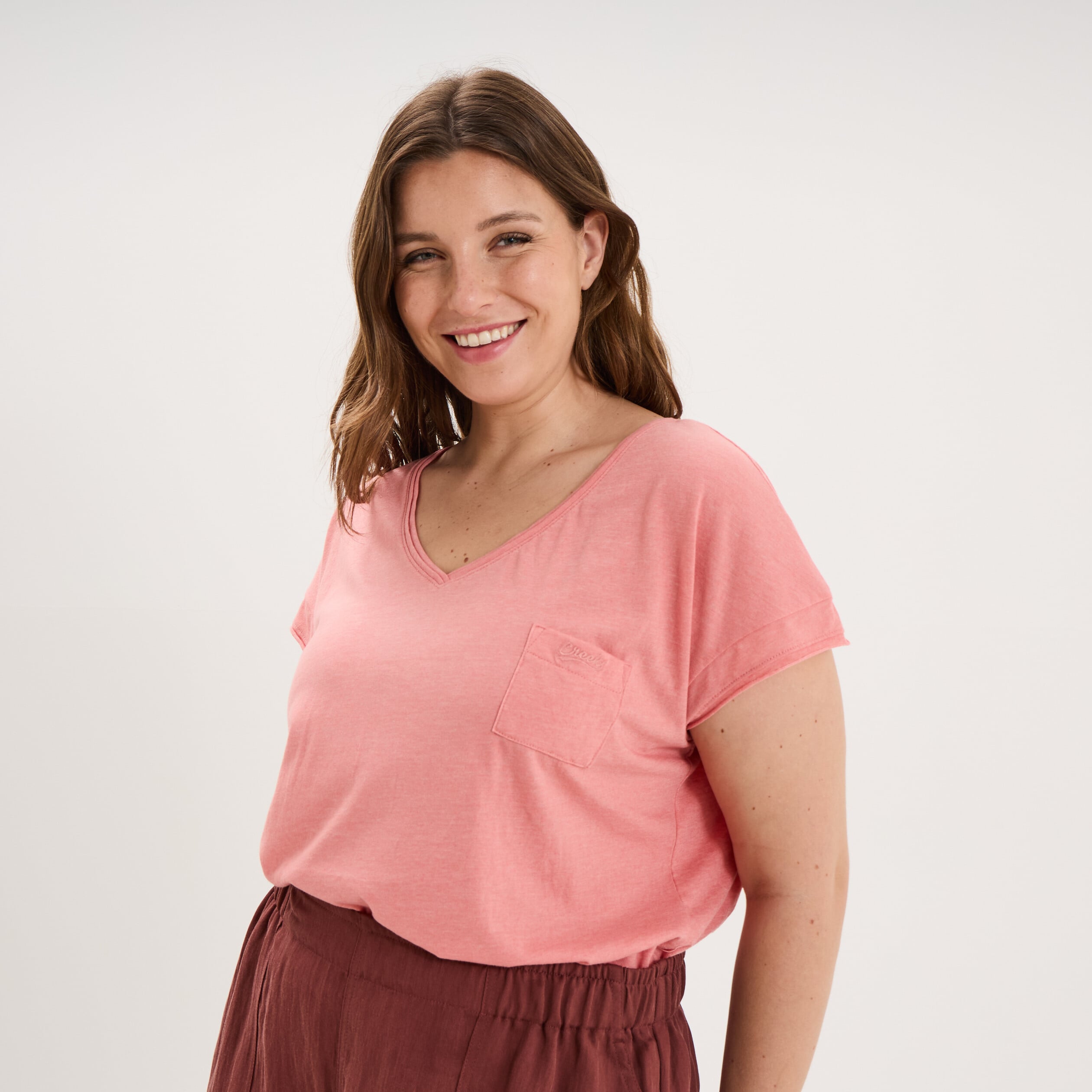 T-shirt effet chin&eacute; col en V avec poche rose vif femme grande taille