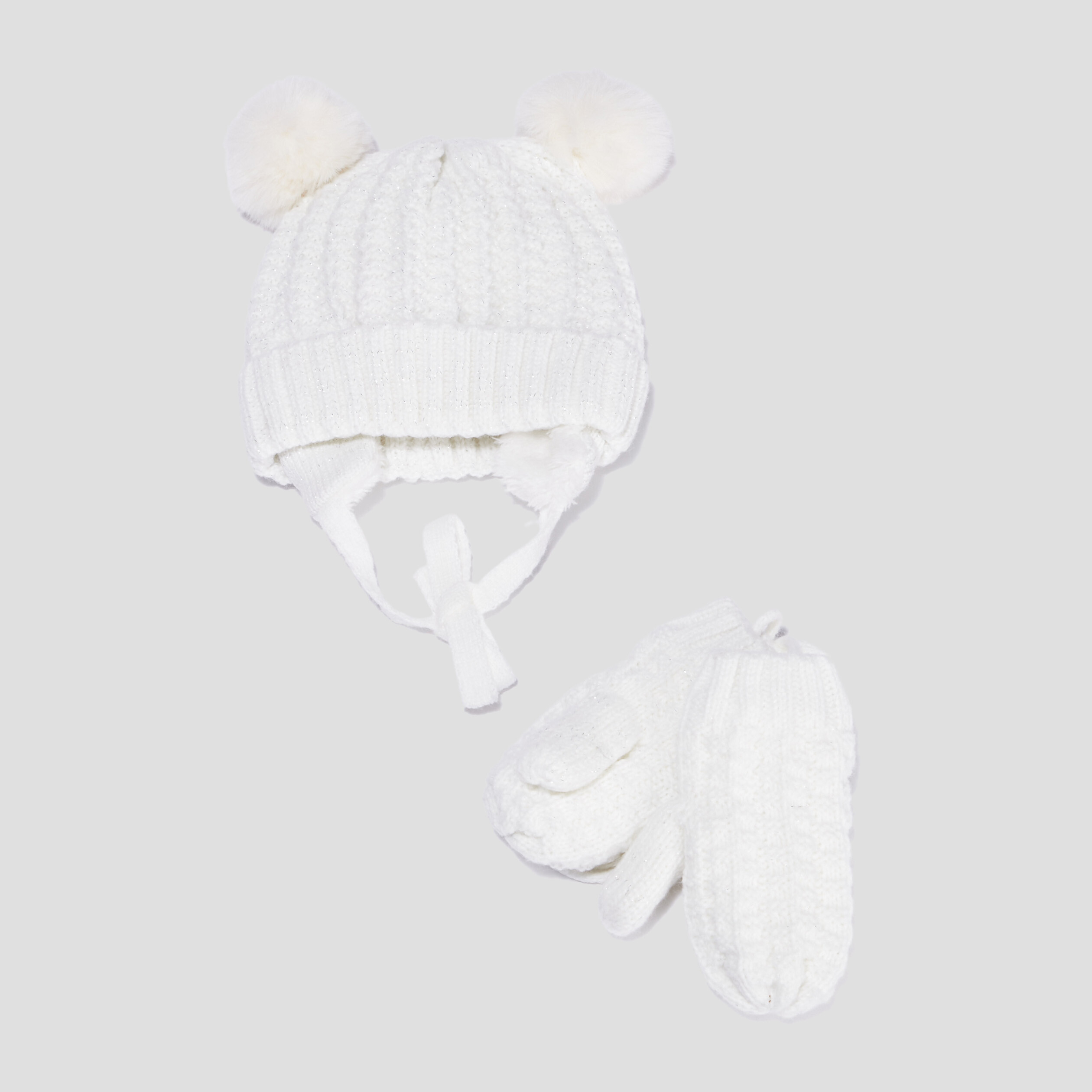 ensemble bonnet et moufles ivoire bebef Ensemble bonnet et moufles ivoire bébé fille