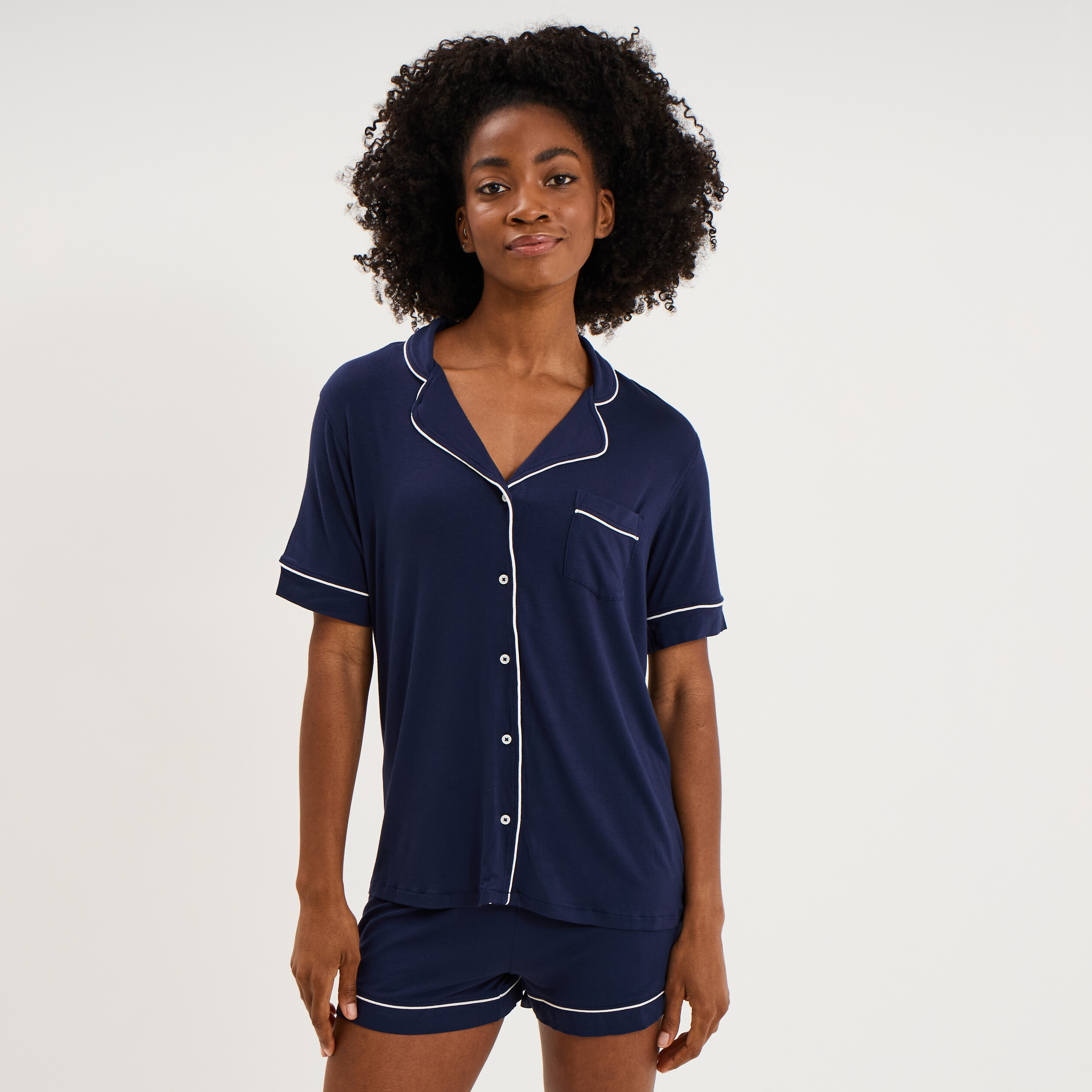 Ensemble pyjama fluide short et chemise bleu marine femme