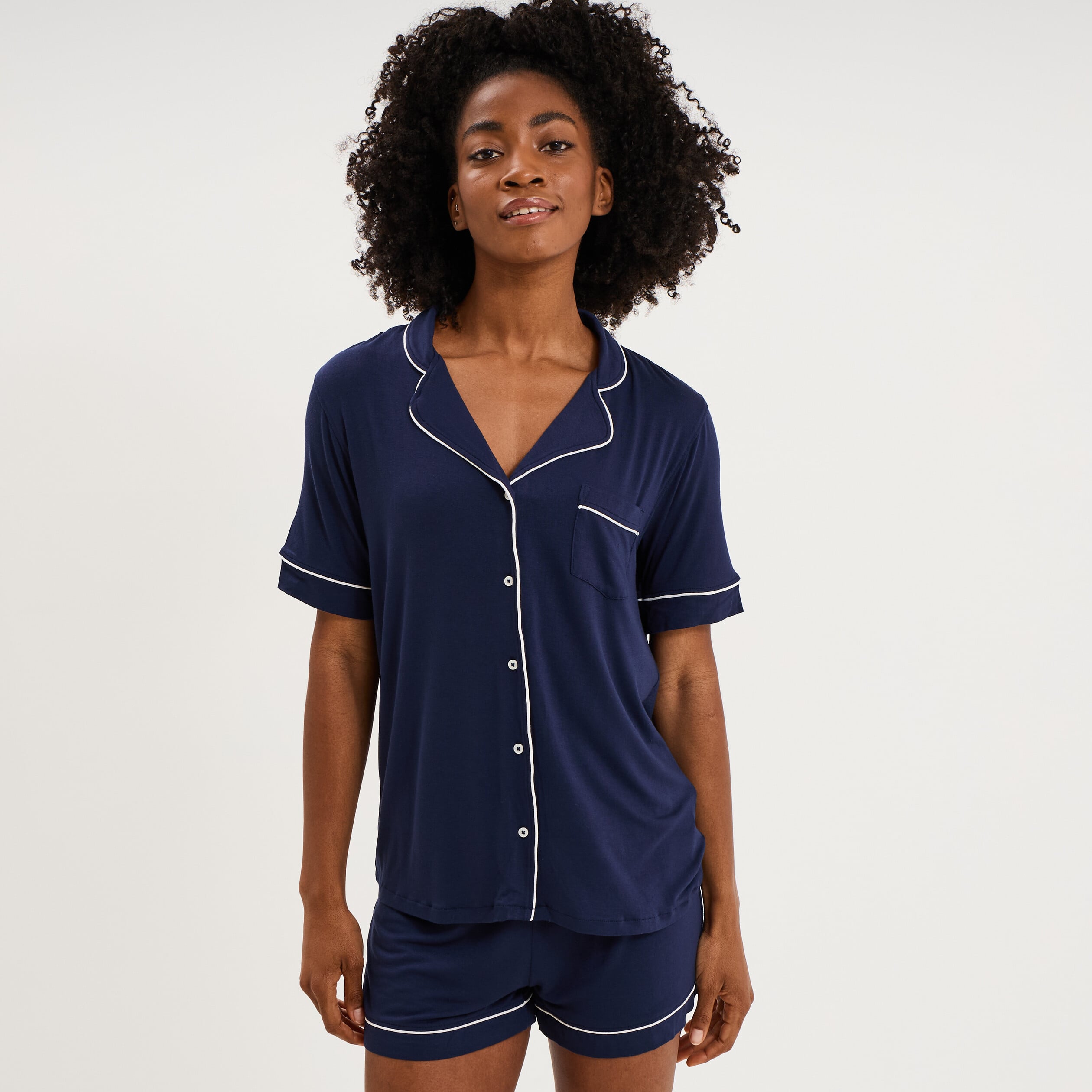 Ensemble pyjama fluide short et chemise bleu marine femme