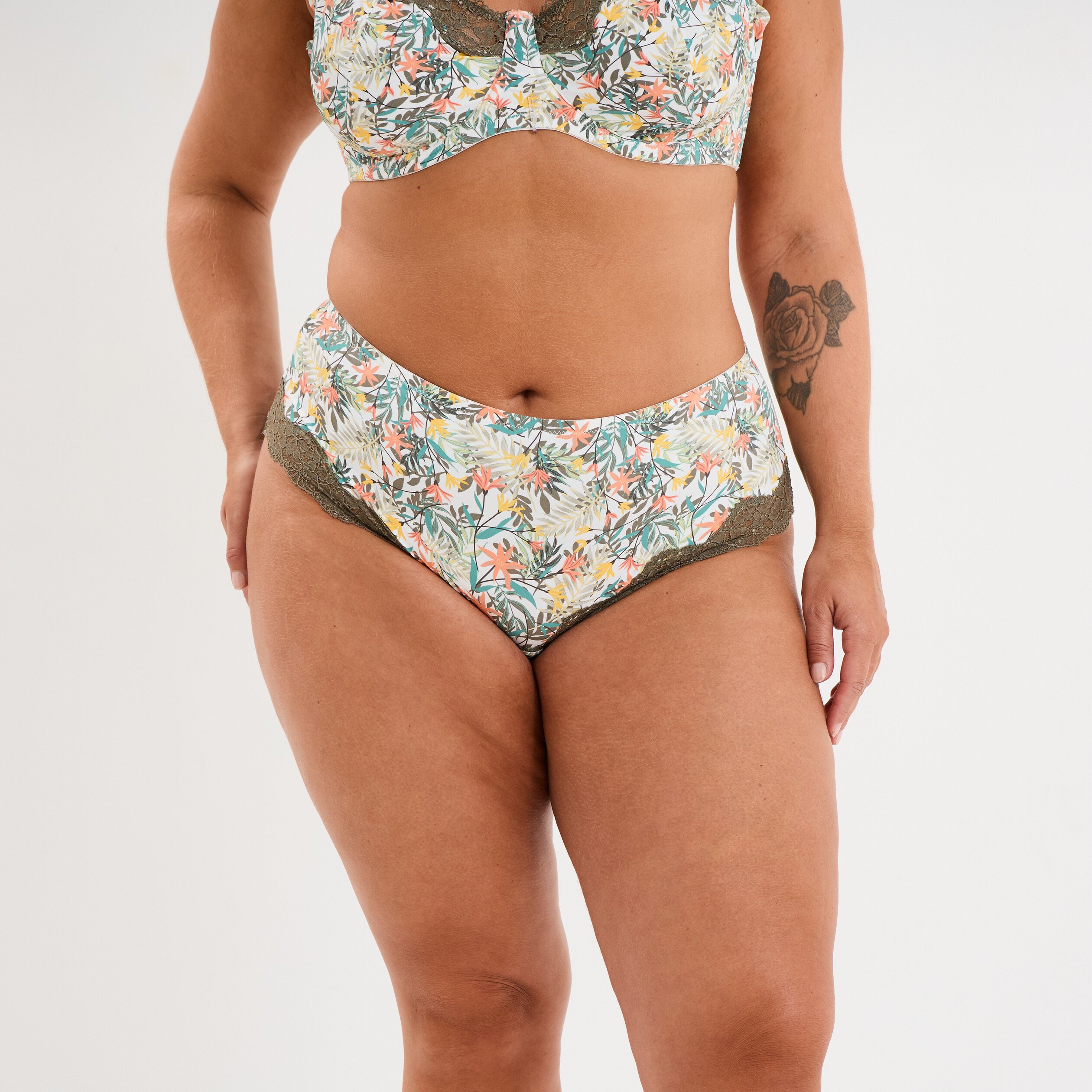 shorty microfibre blanc femmegt Shorty microfibre blanc femme grande taille