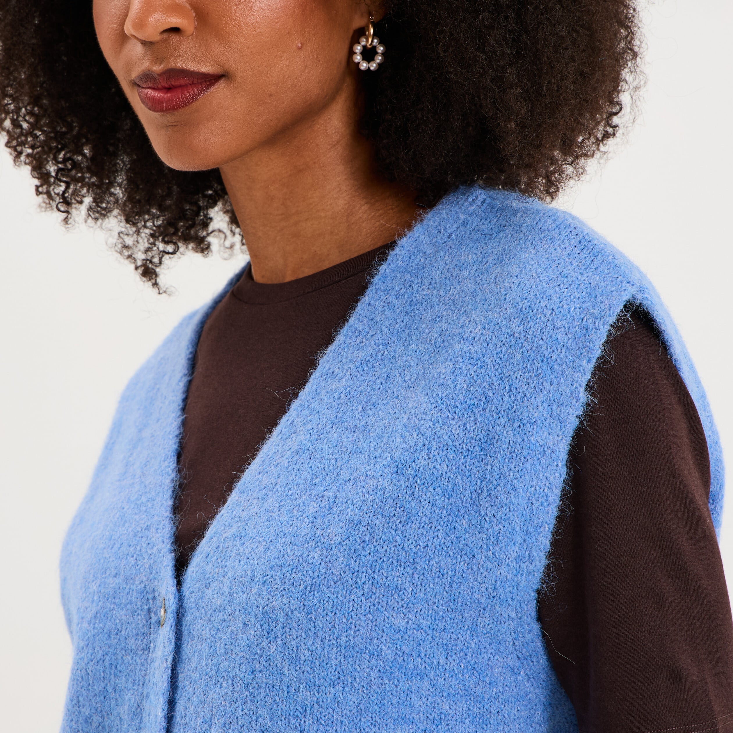 Gilet sans manches col V boutonn&eacute; bleu electrique femme