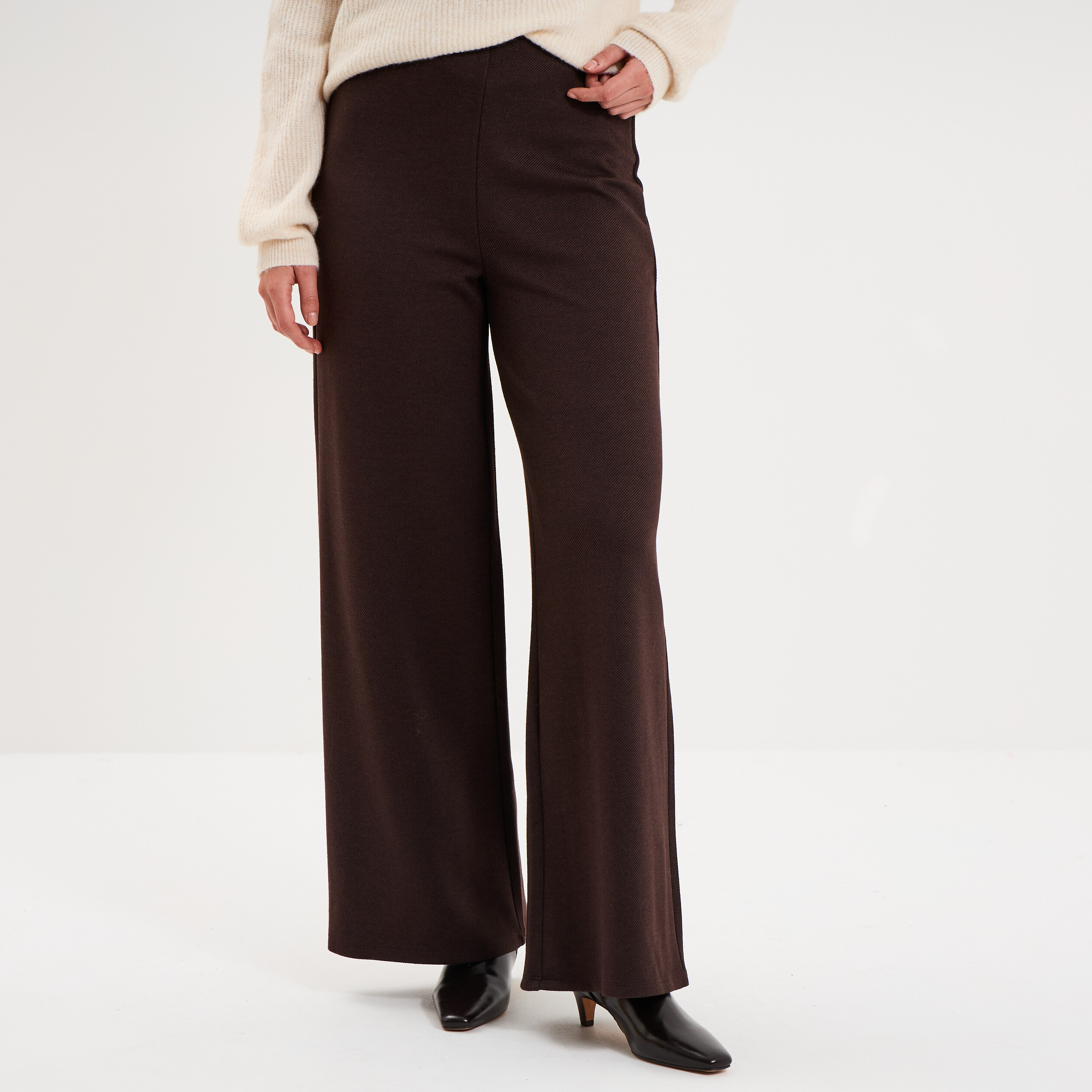 Pantalon large fluide effet cr&ecirc;pe marron fonc&eacute; femme