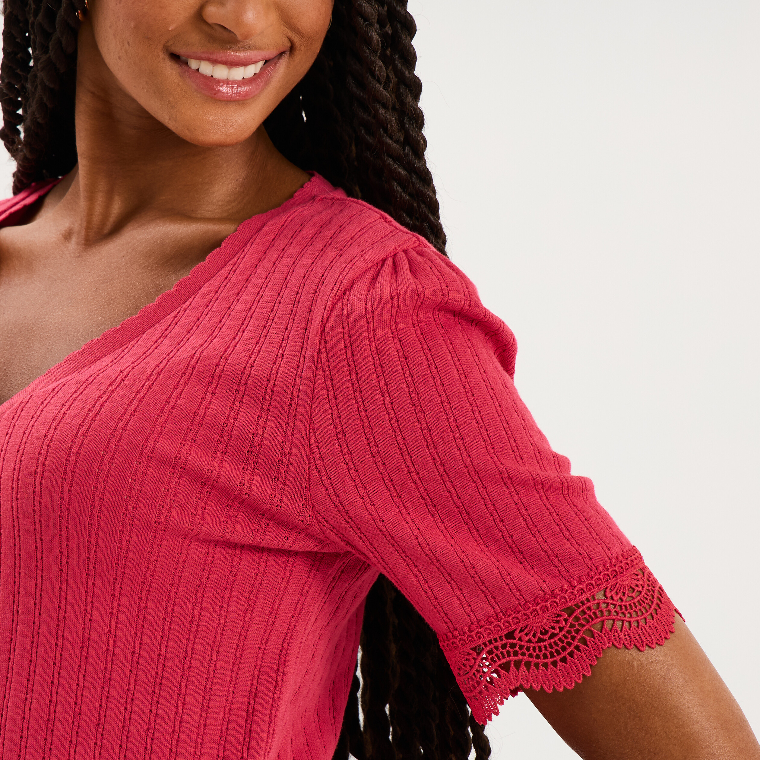 Blouse manches courtes col V dentelle rose cerise femme