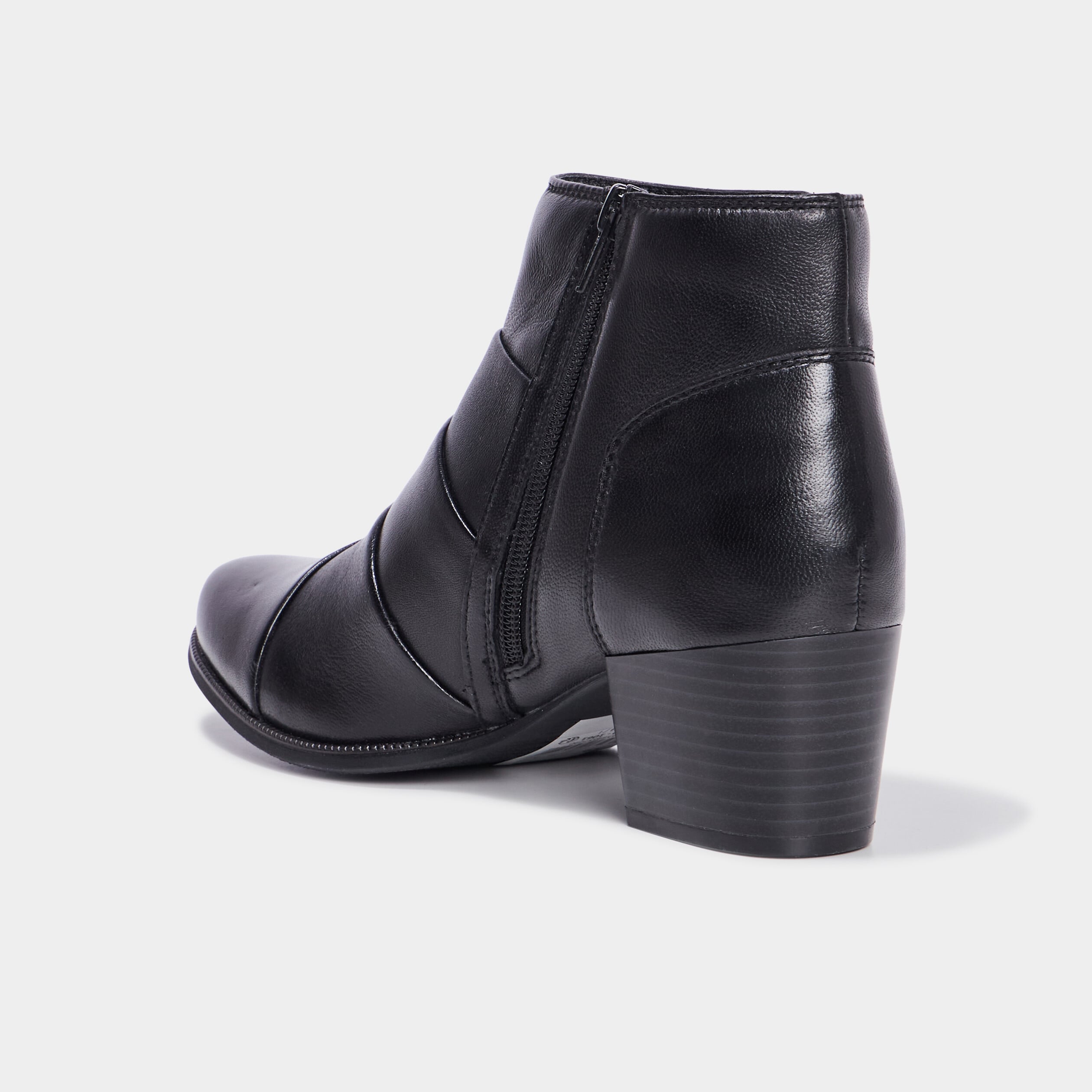 Bottines en cuir &agrave; talons noir femme