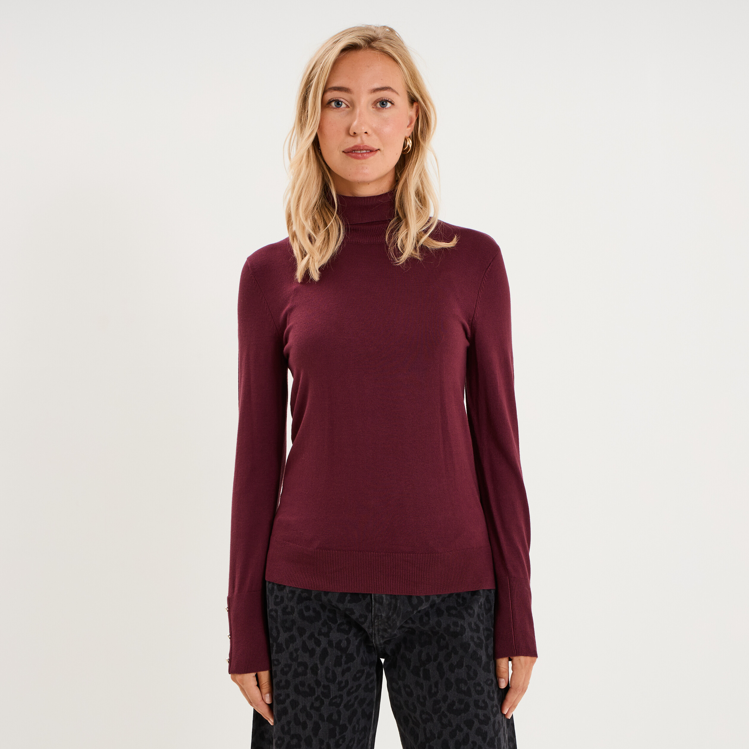 Pull col roul&eacute; avec boutons poignets violet fonc&eacute; femme