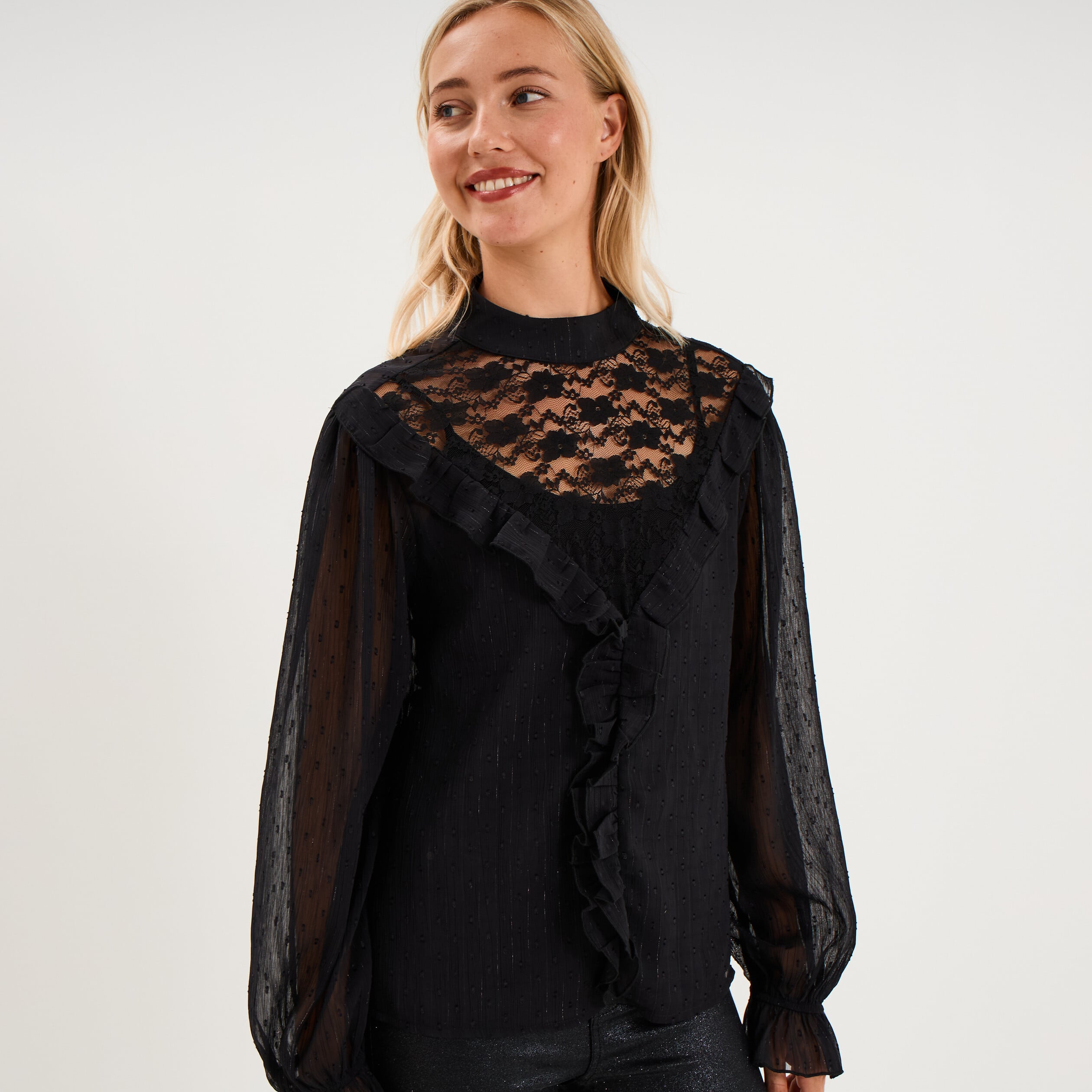 Blouse droite dentelle et volants noir femme