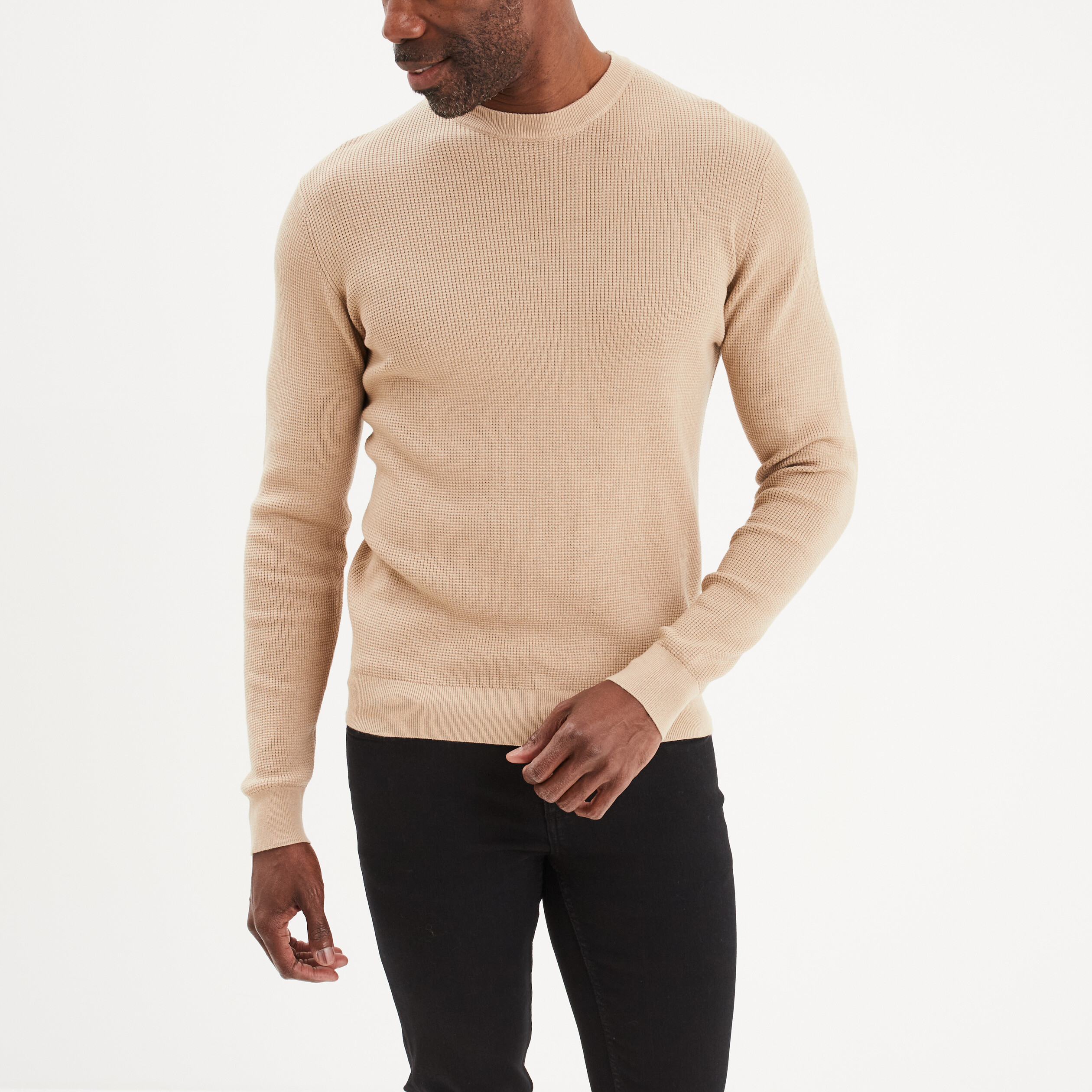 Pull en maille textur&eacute;e col rond beige homme