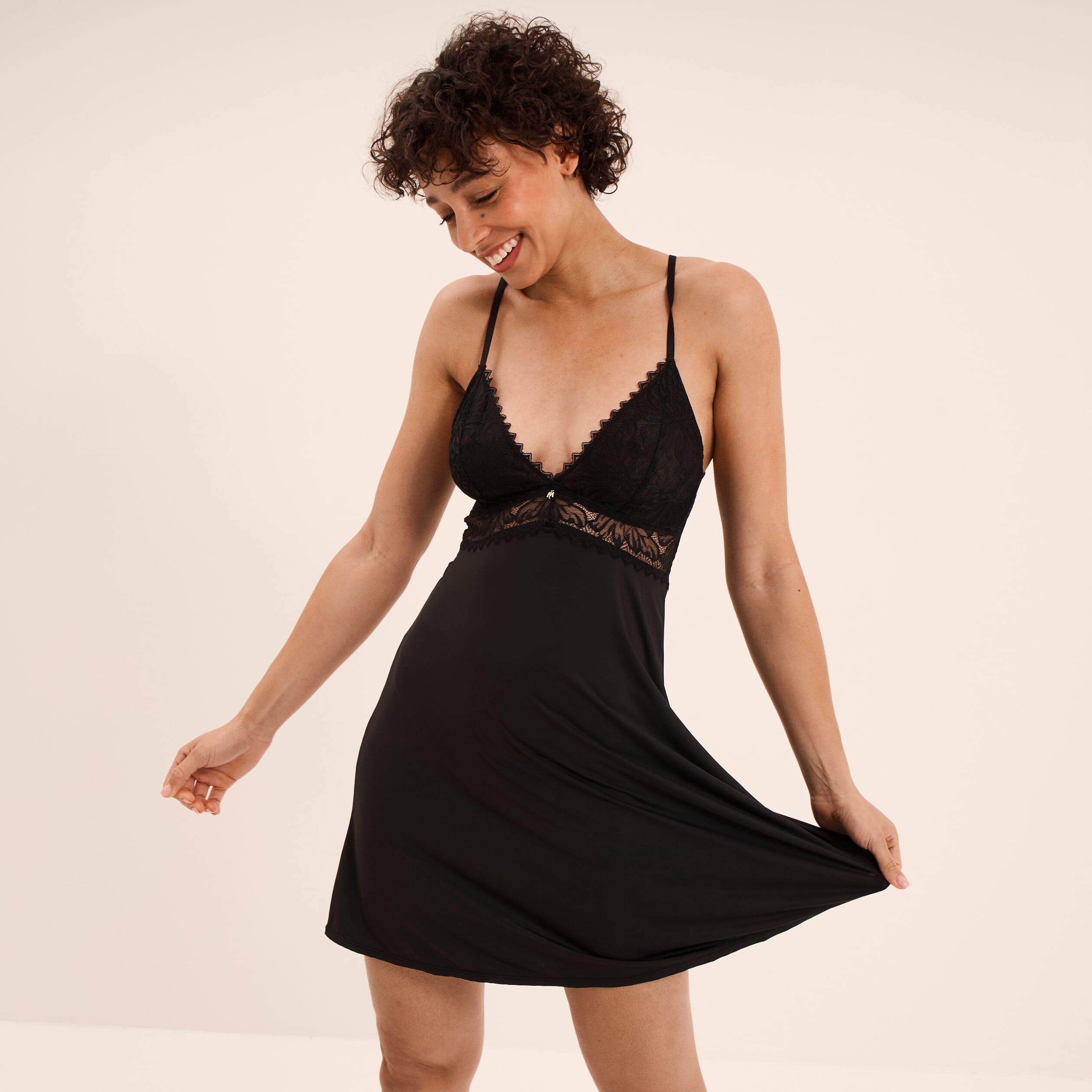 Nuisette avec dentelle noir femme