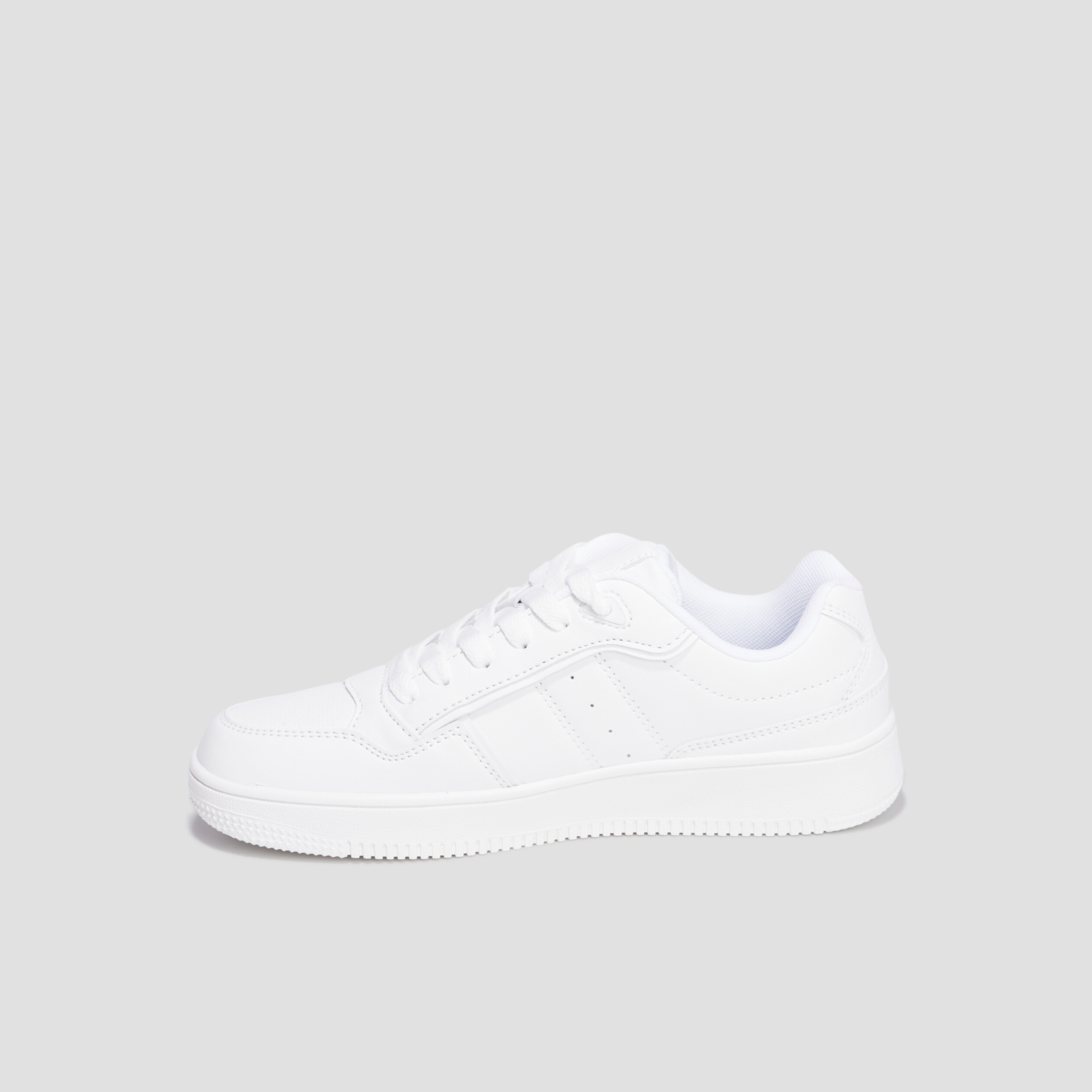 Baskets &agrave; lacets avec bout rond blanc gar&ccedil;on