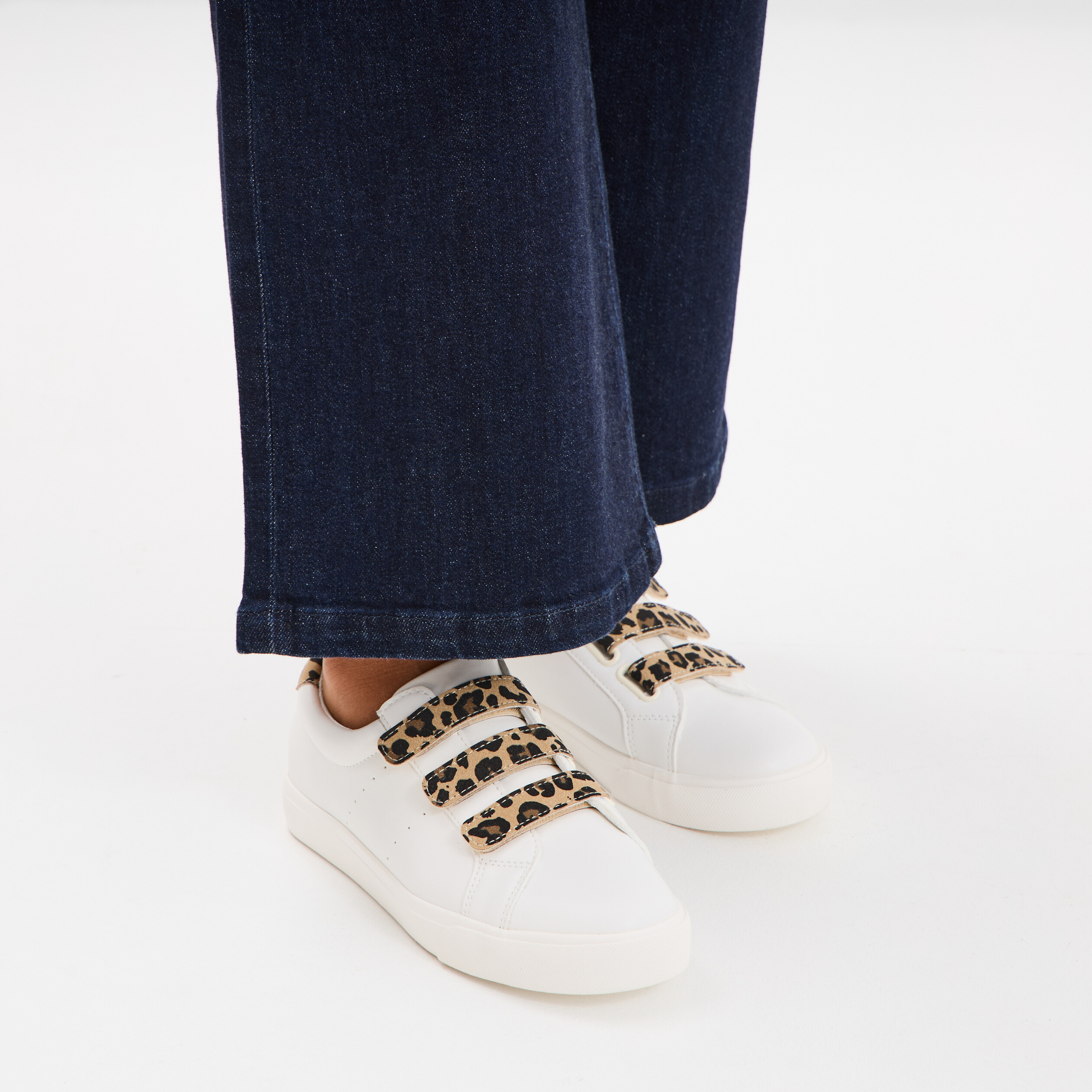 Baskets &agrave; scratchs blanc femme