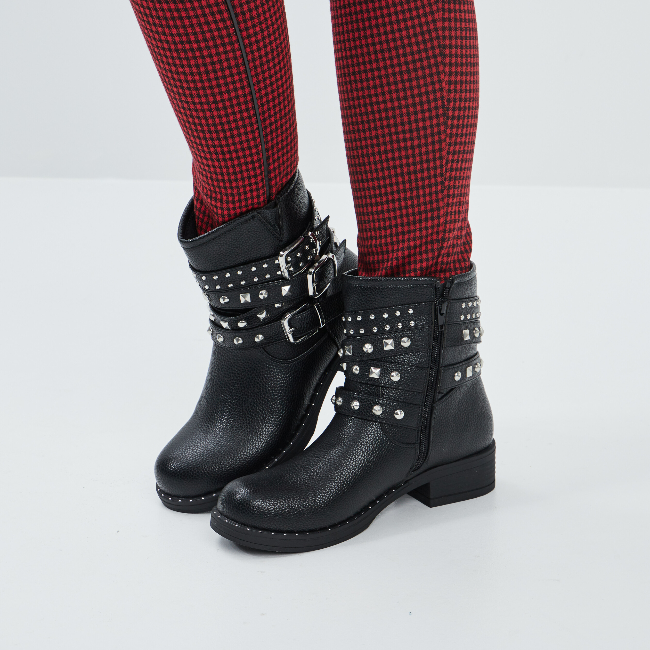 Bottines &agrave; talons clout&eacute;es noir femme