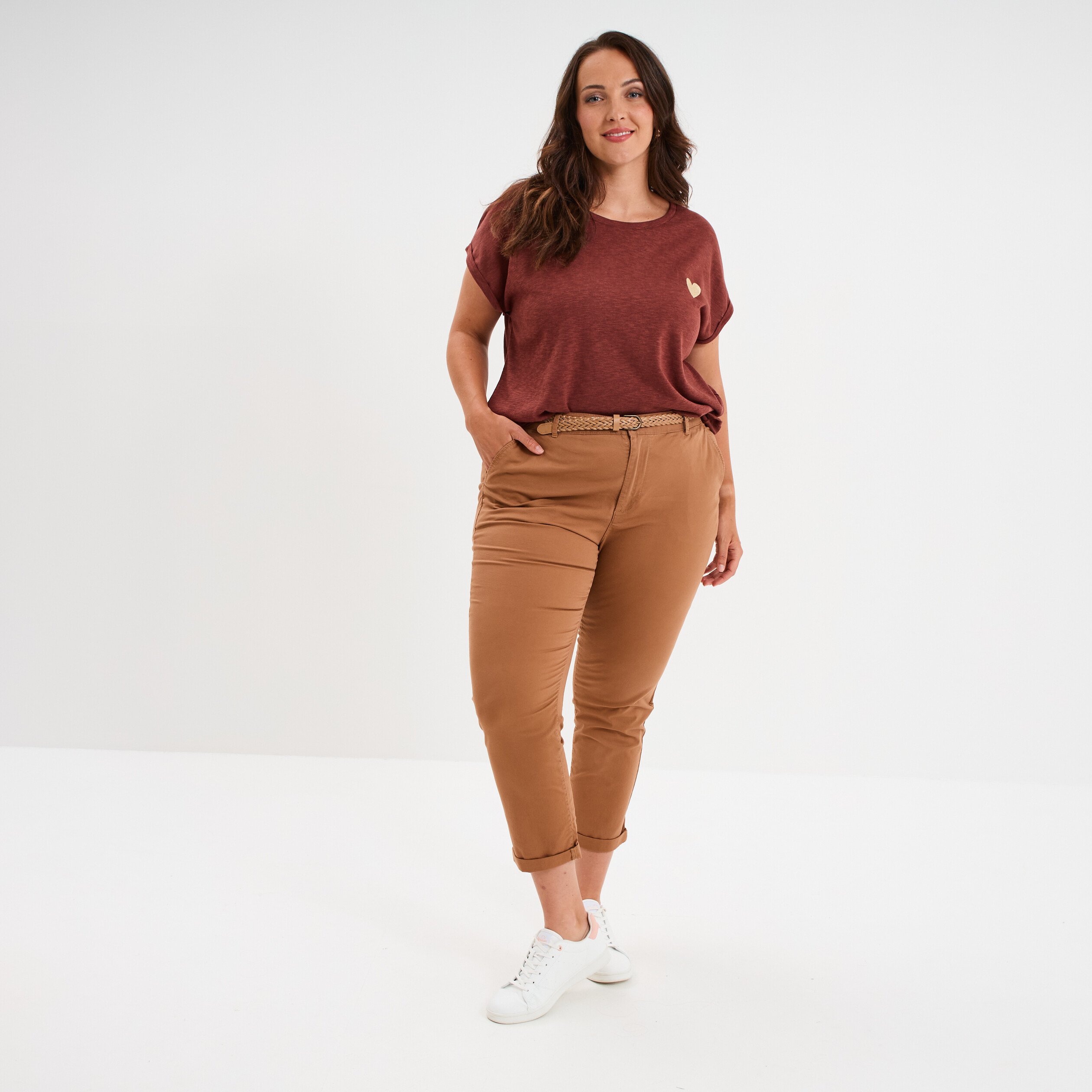 pantalon chino cigarette ceinture coton marron clair femmegt Pantalon chino cigarette ceinturé coton marron clair femme grande taille