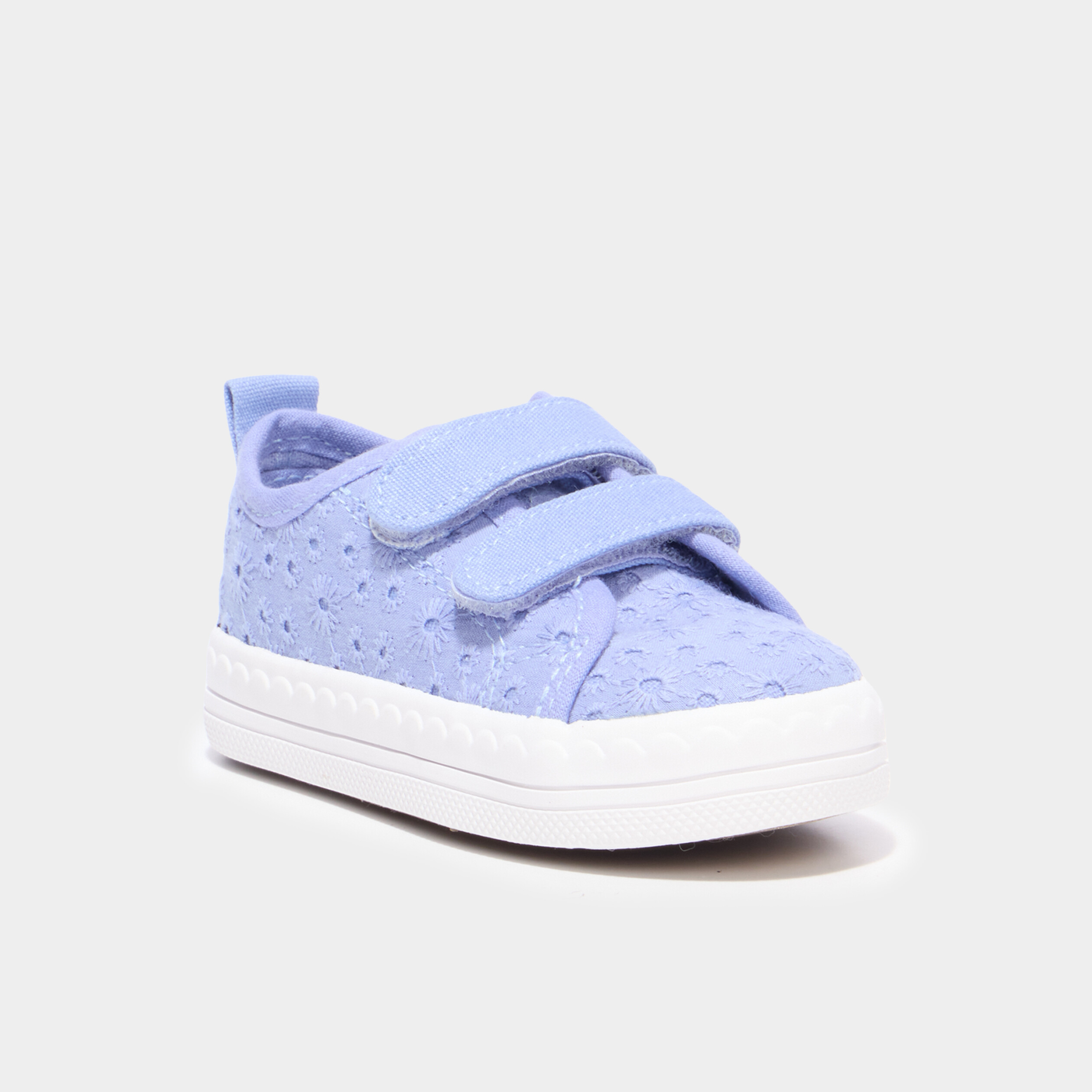 Tennis basses en toile broderie anglaise bleu b&eacute;b&eacute; gar&ccedil;on