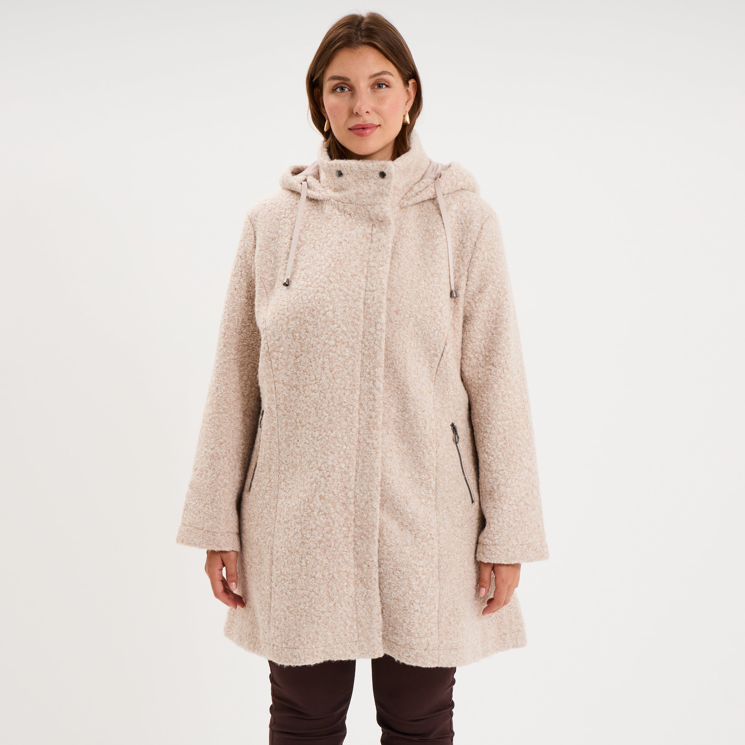 Manteau aspect bouclette &agrave; capuche sable femme grande taille