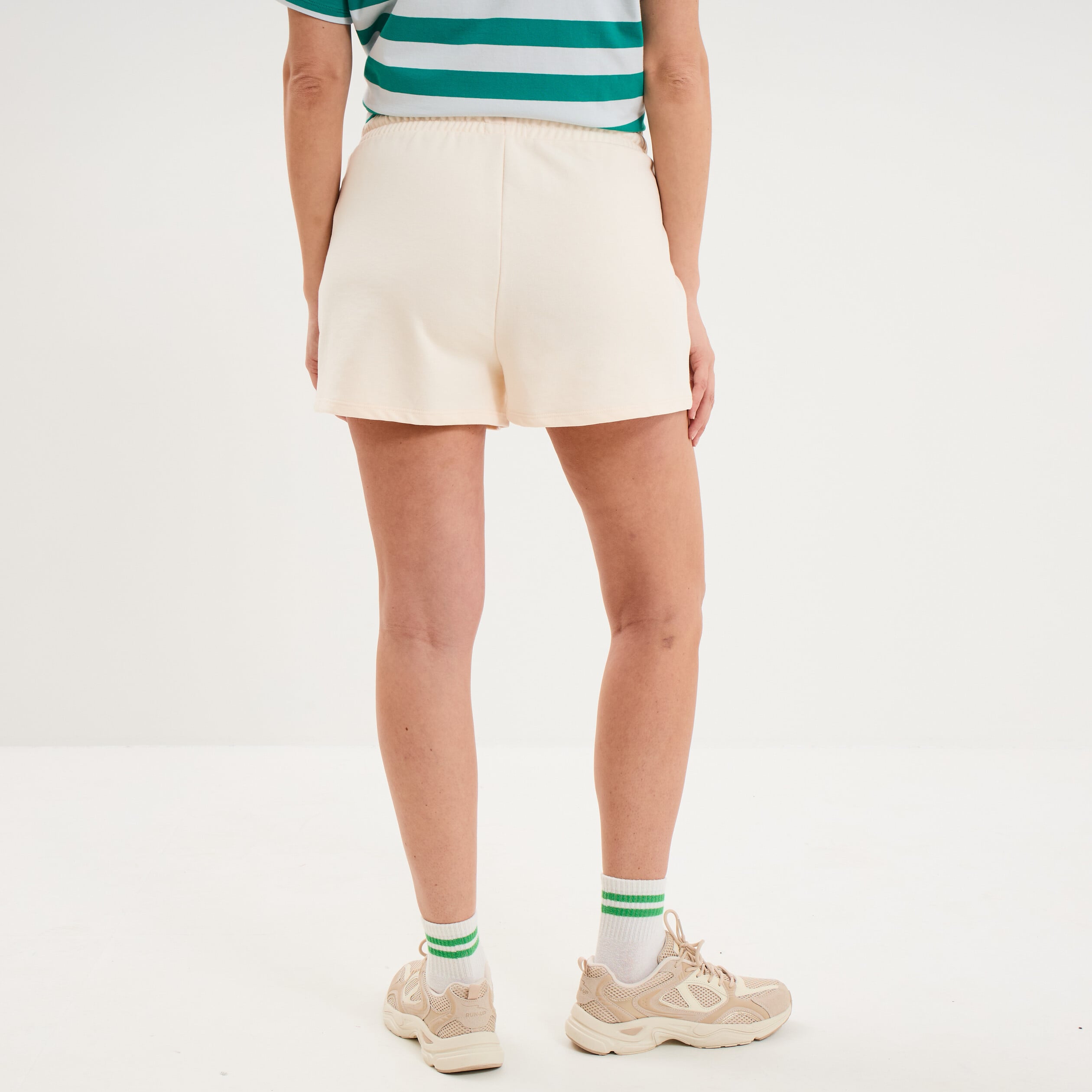 Short de jogging molletonn&eacute; ajust&eacute; beige femme