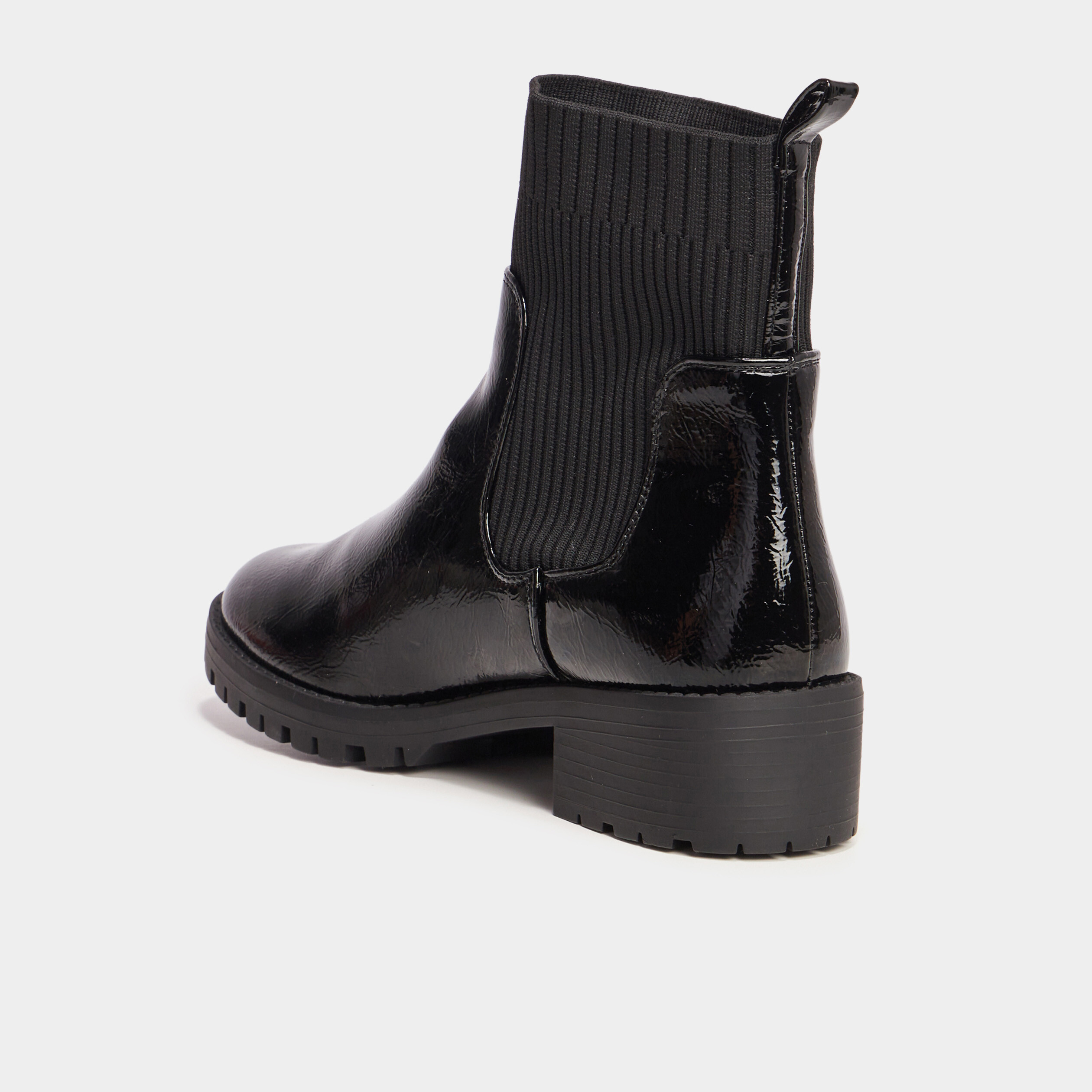 Bottines chelsea vernies &agrave; talons plats noir femme