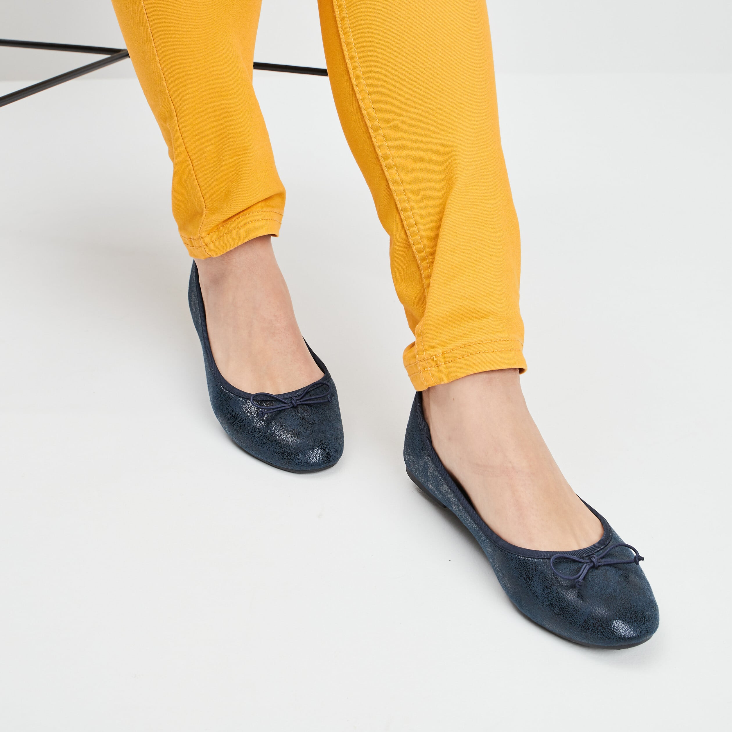 Ballerines plates iris&eacute;es bleu femme