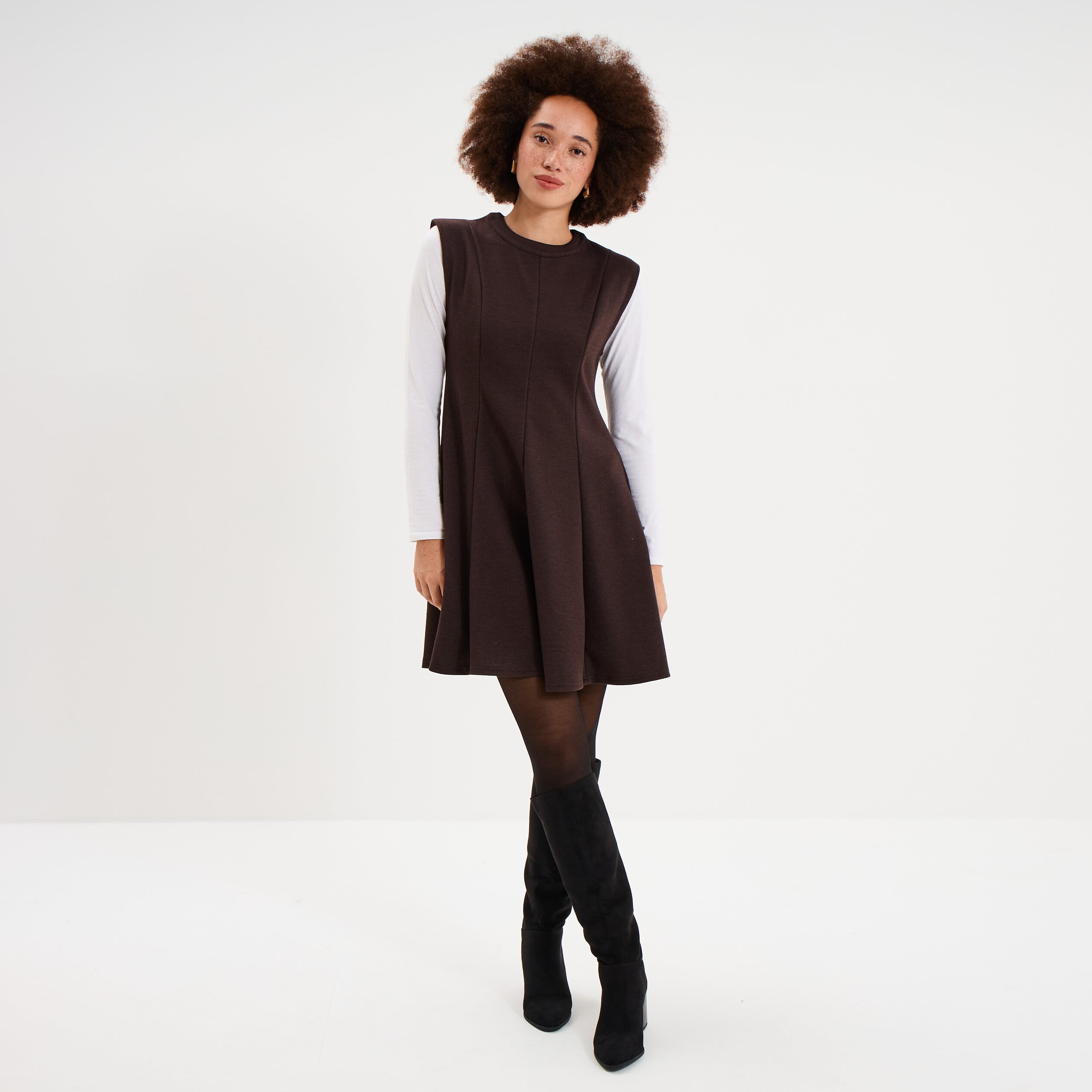 Robe maille sans manches corolle courte marron fonc&eacute; femme