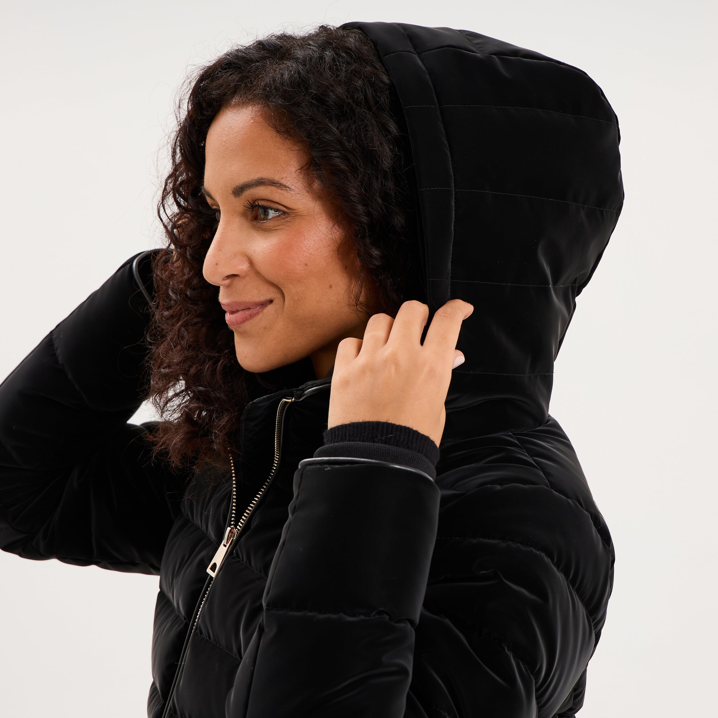 Doudoune courte capuche fausse fourrure noir femme