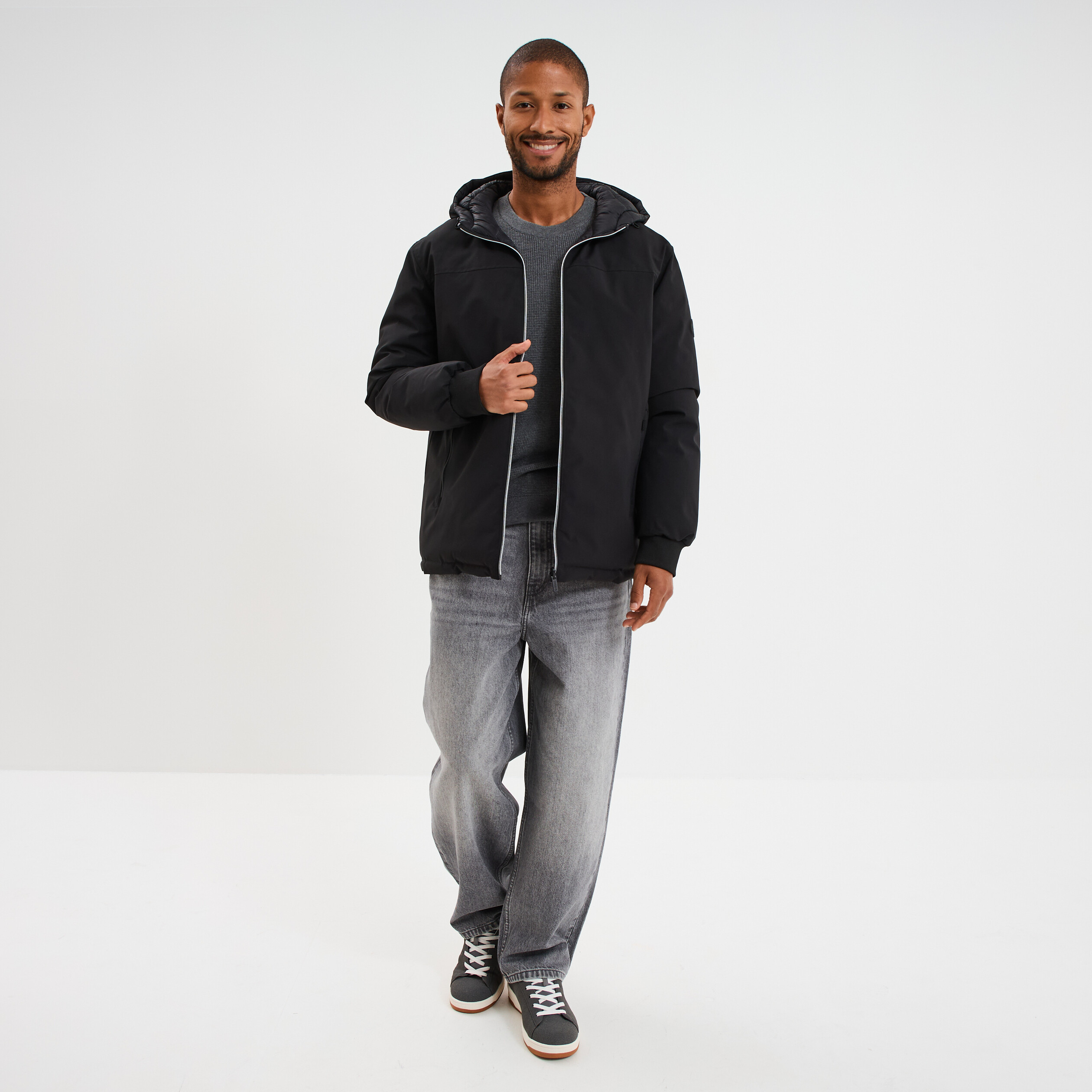 Pull en maille textur&eacute;e col rond gris fonc&eacute; homme