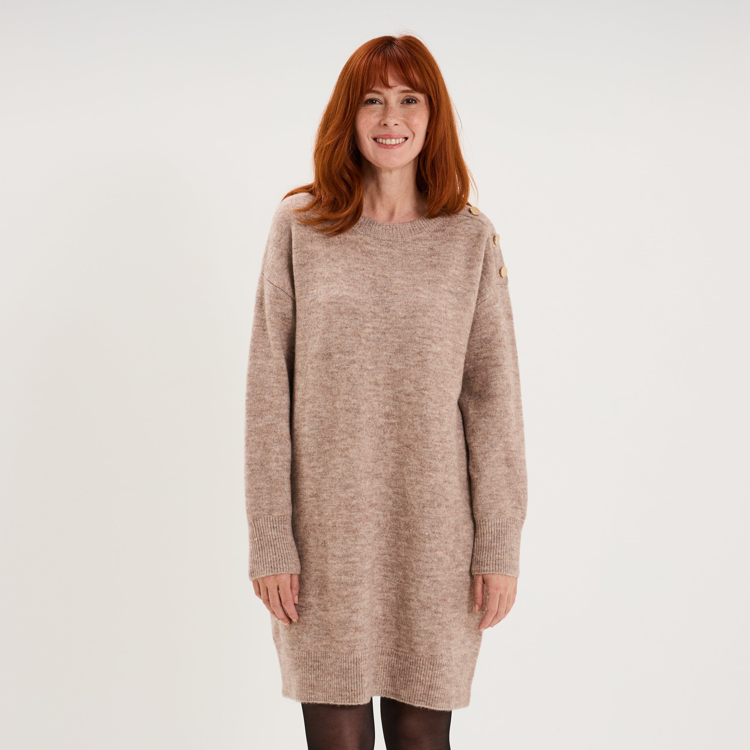 Robe pull longueur genou boutons &eacute;paule beige femme