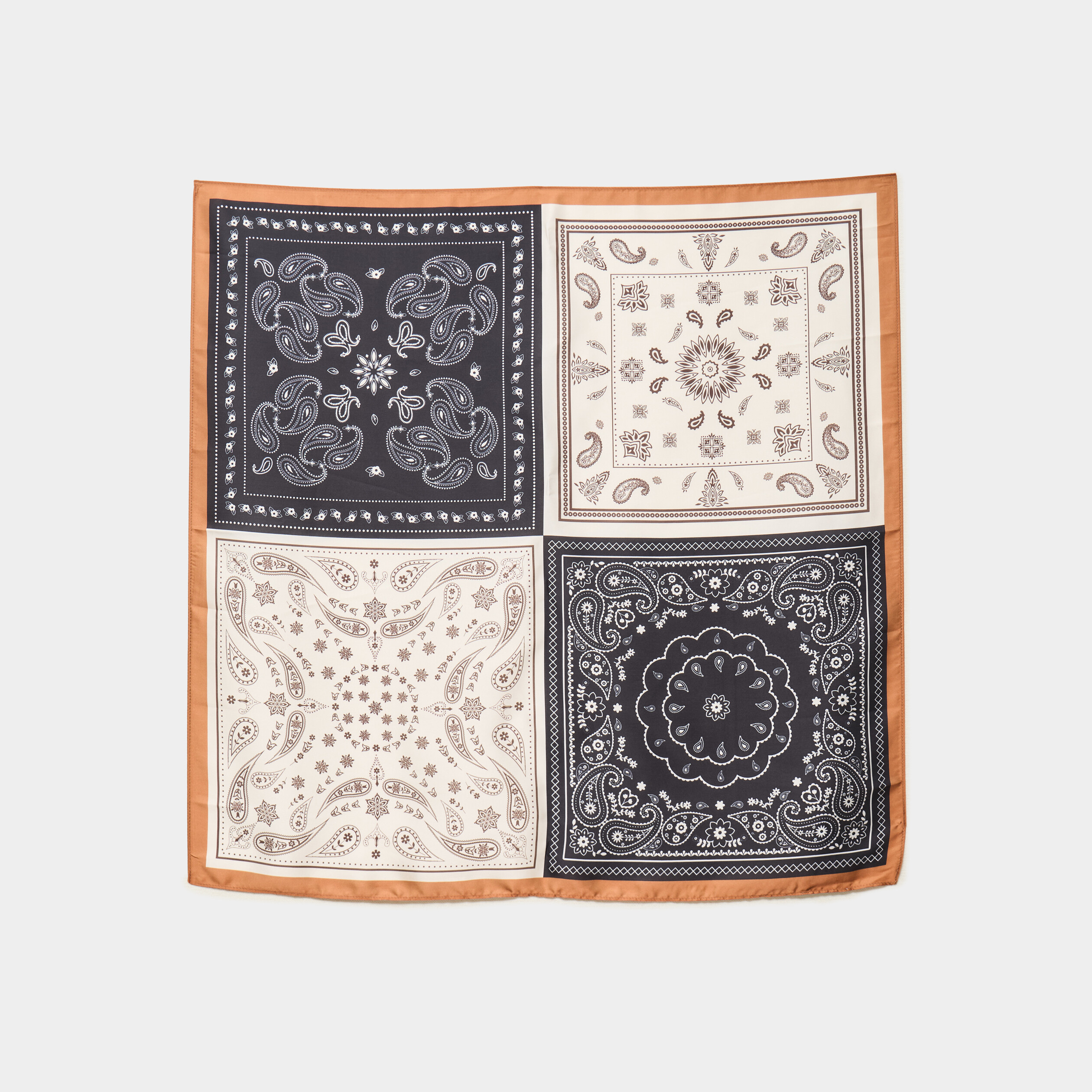 Foulard carr&eacute; satin&eacute; multicolore femme