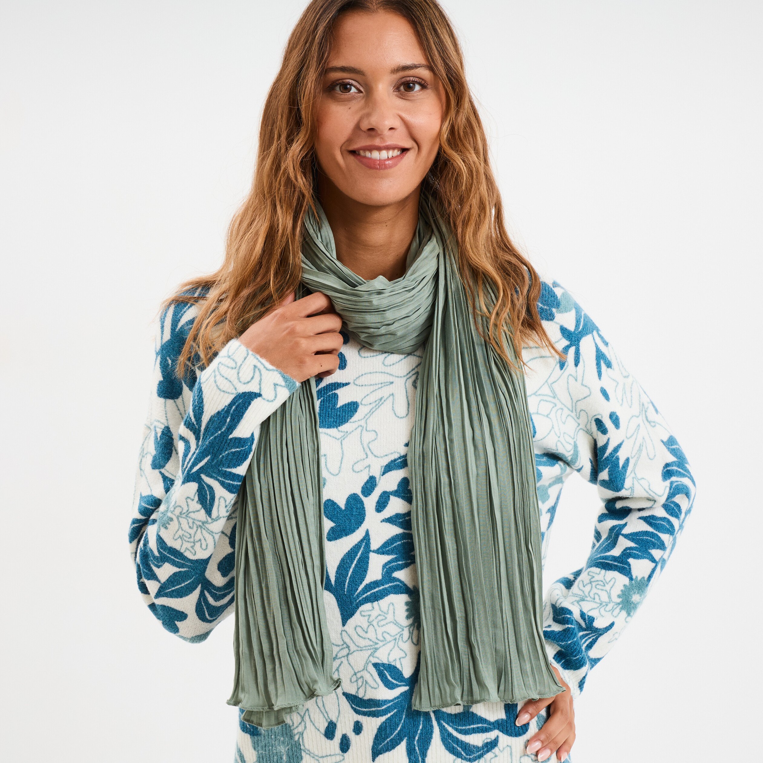 foulard aspect froisse vert femme Foulard aspect froissé vert femme