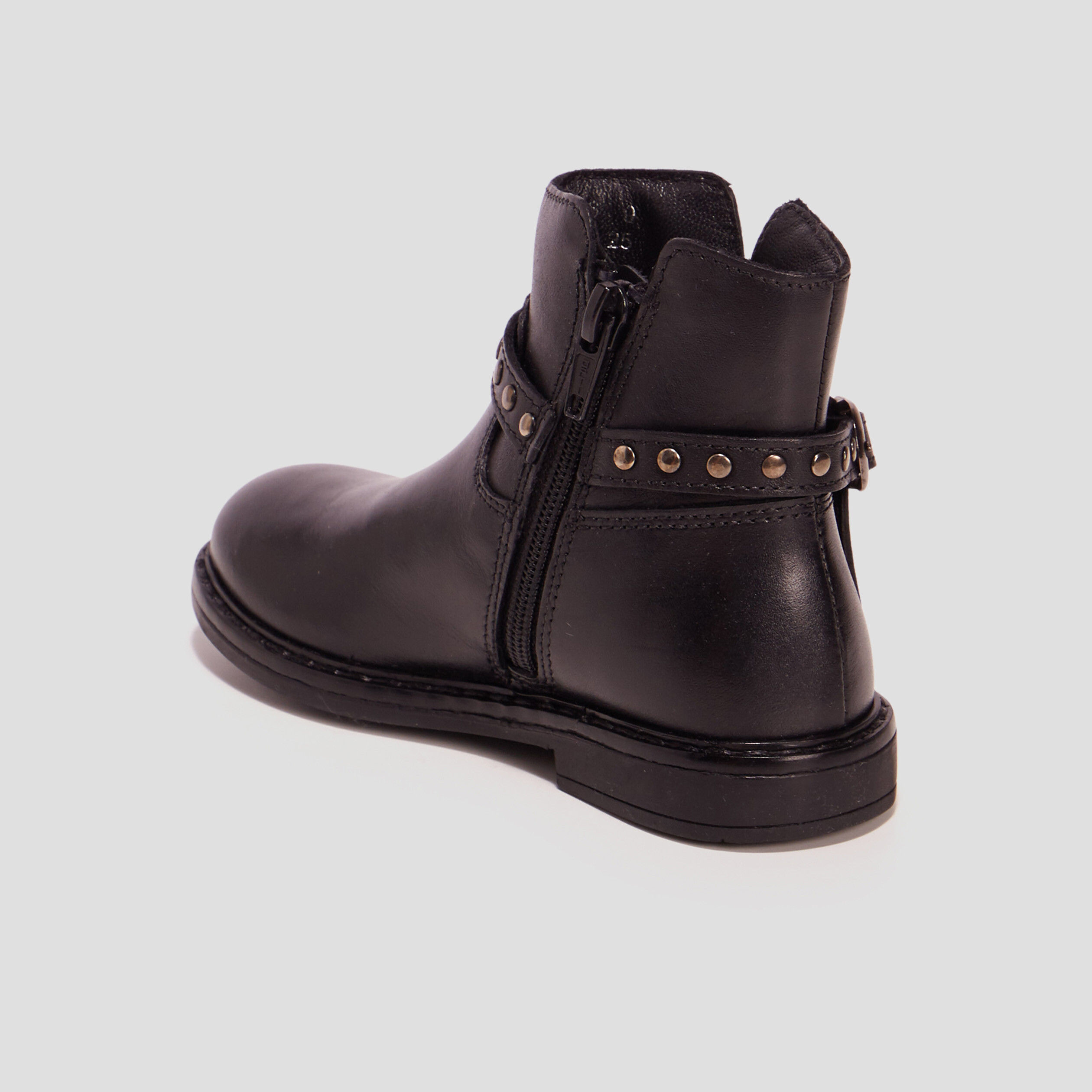 bottines avec brides a clous en cuir noir fille Bottines avec brides à clous en cuir noir fille