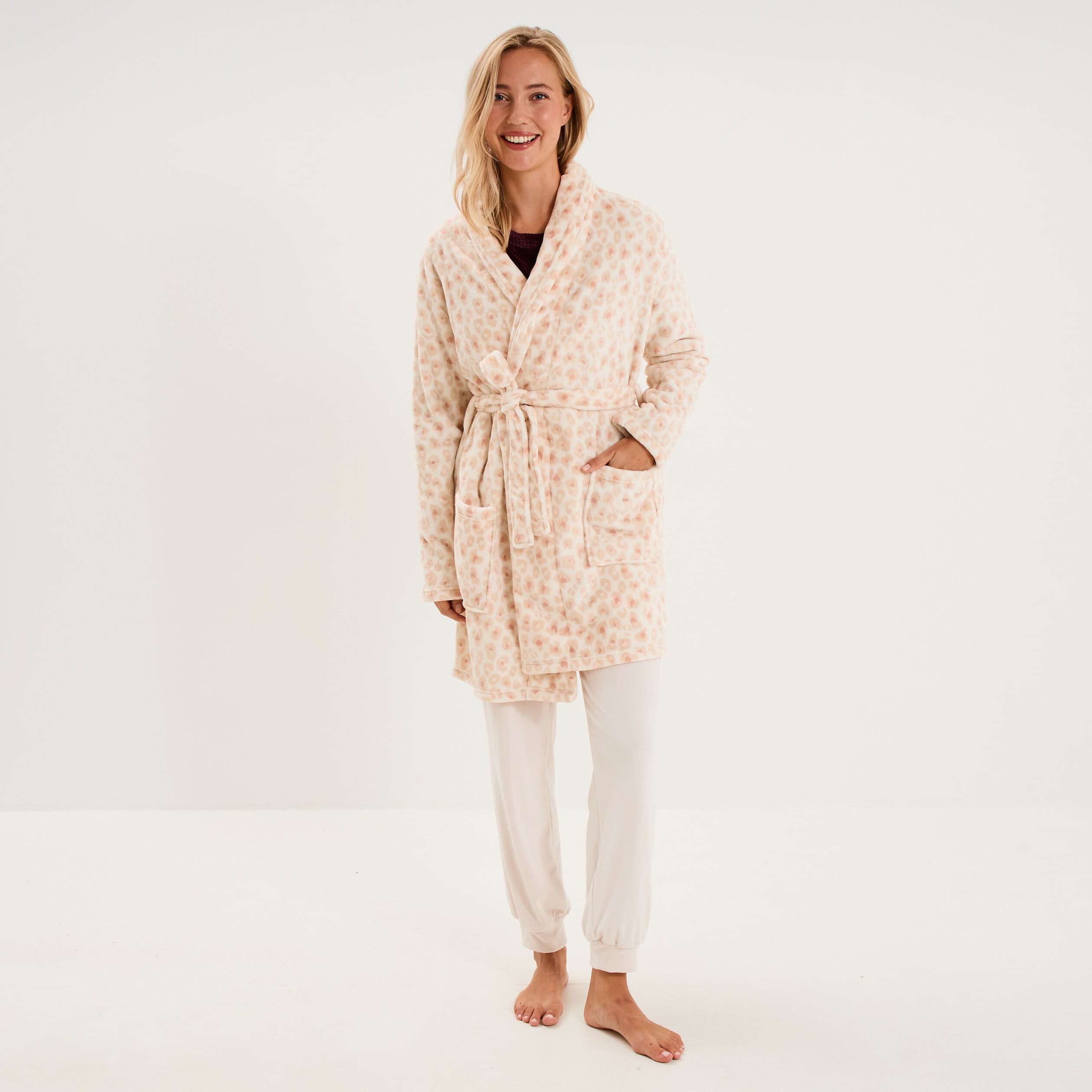Peignoir court effet velours ceintur&eacute; rose femme