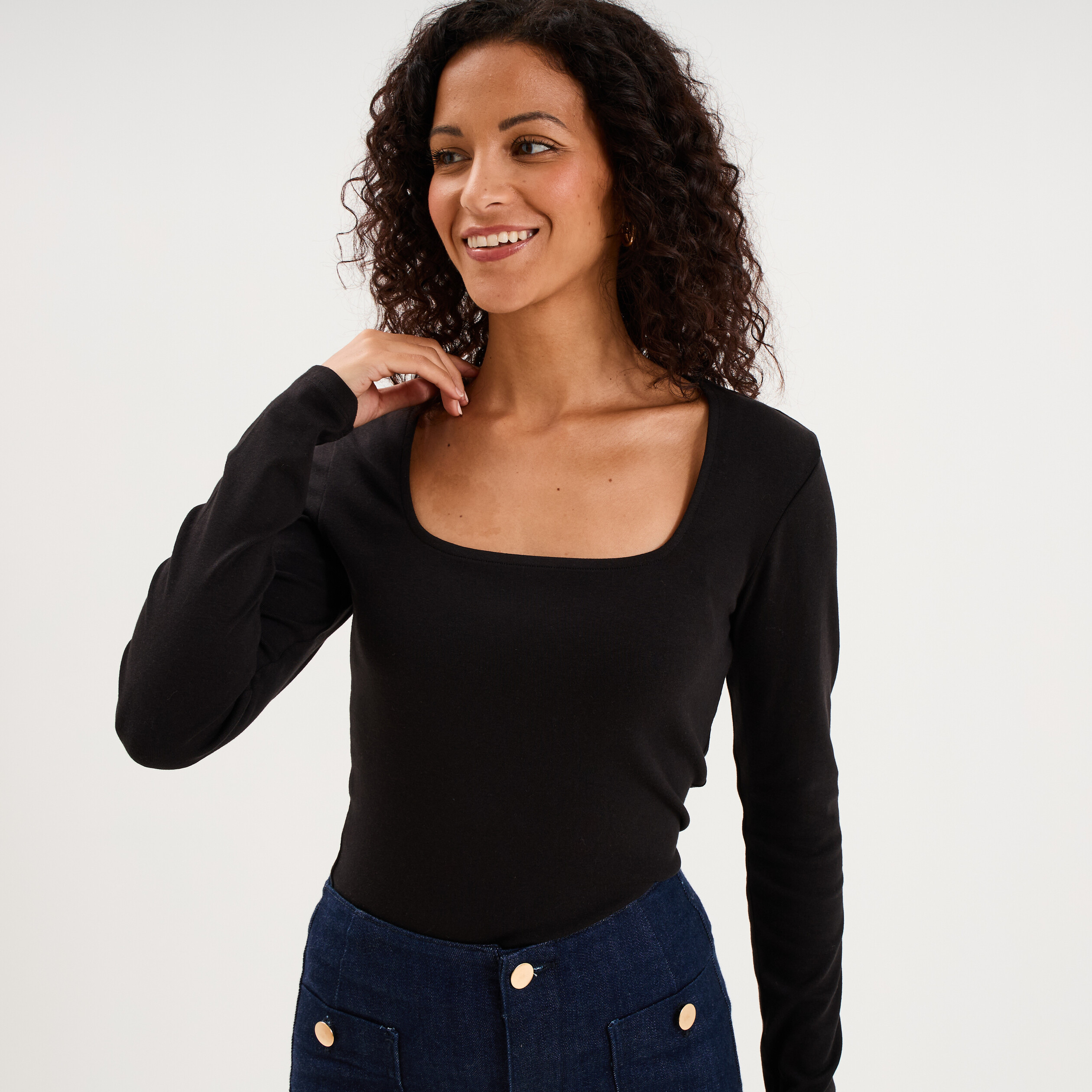 T-shirt ajust&eacute; encolure carr&eacute;e noir femme