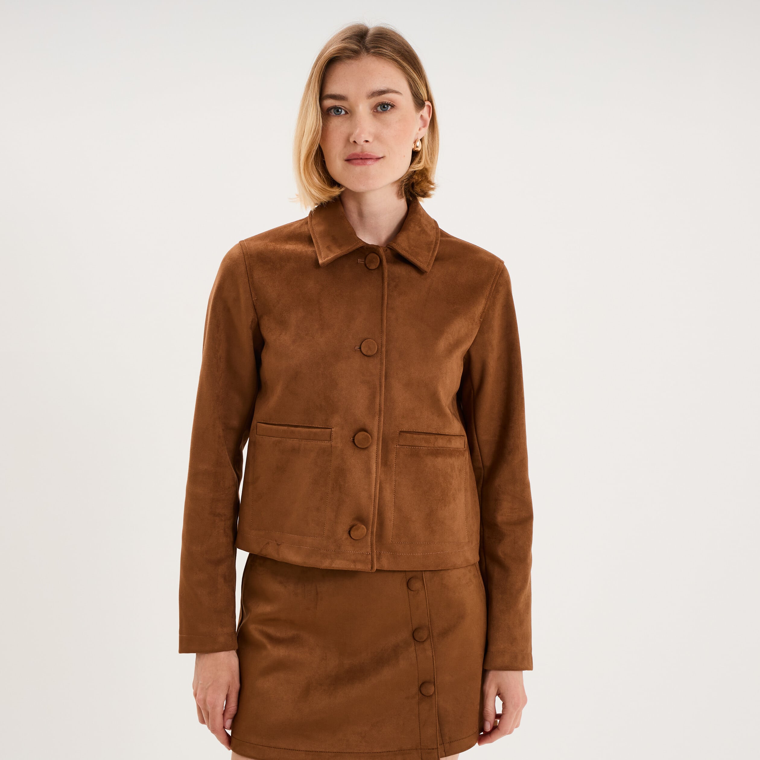 Veste courte effet su&eacute;dine boutonn&eacute;e camel femme