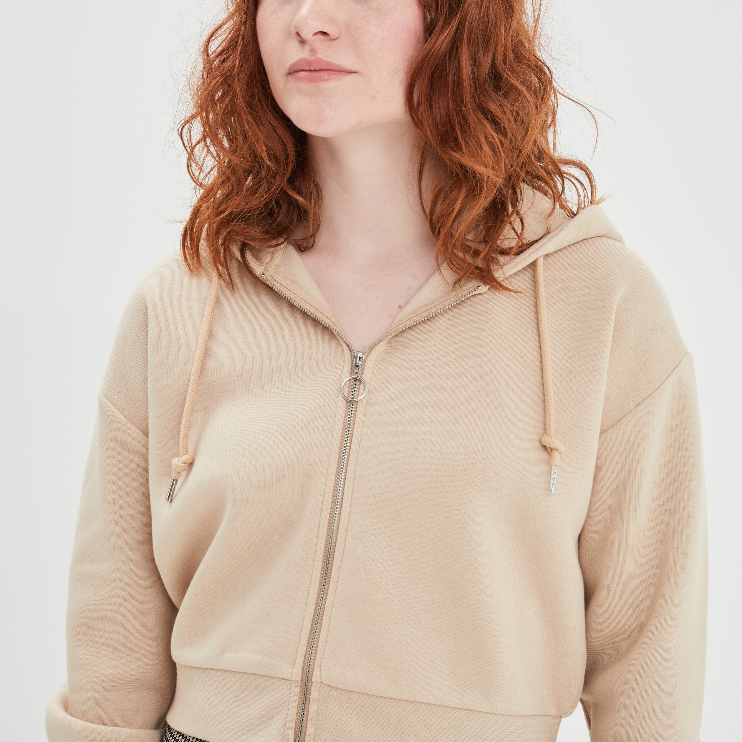 sweat zippe a capuche court sable femme Sweat zippé à capuche court sable femme