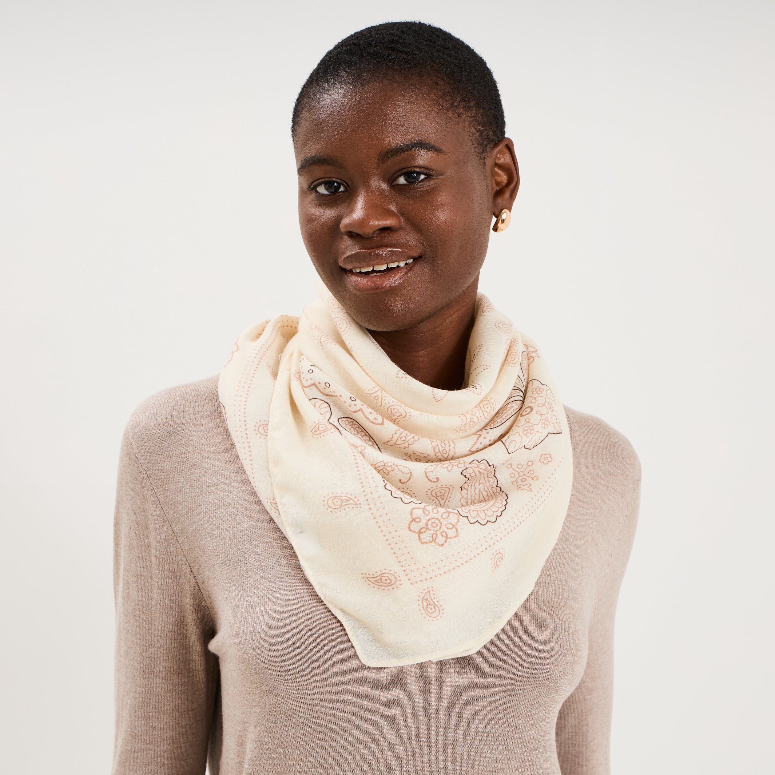 Foulard carr&eacute; ivoire femme