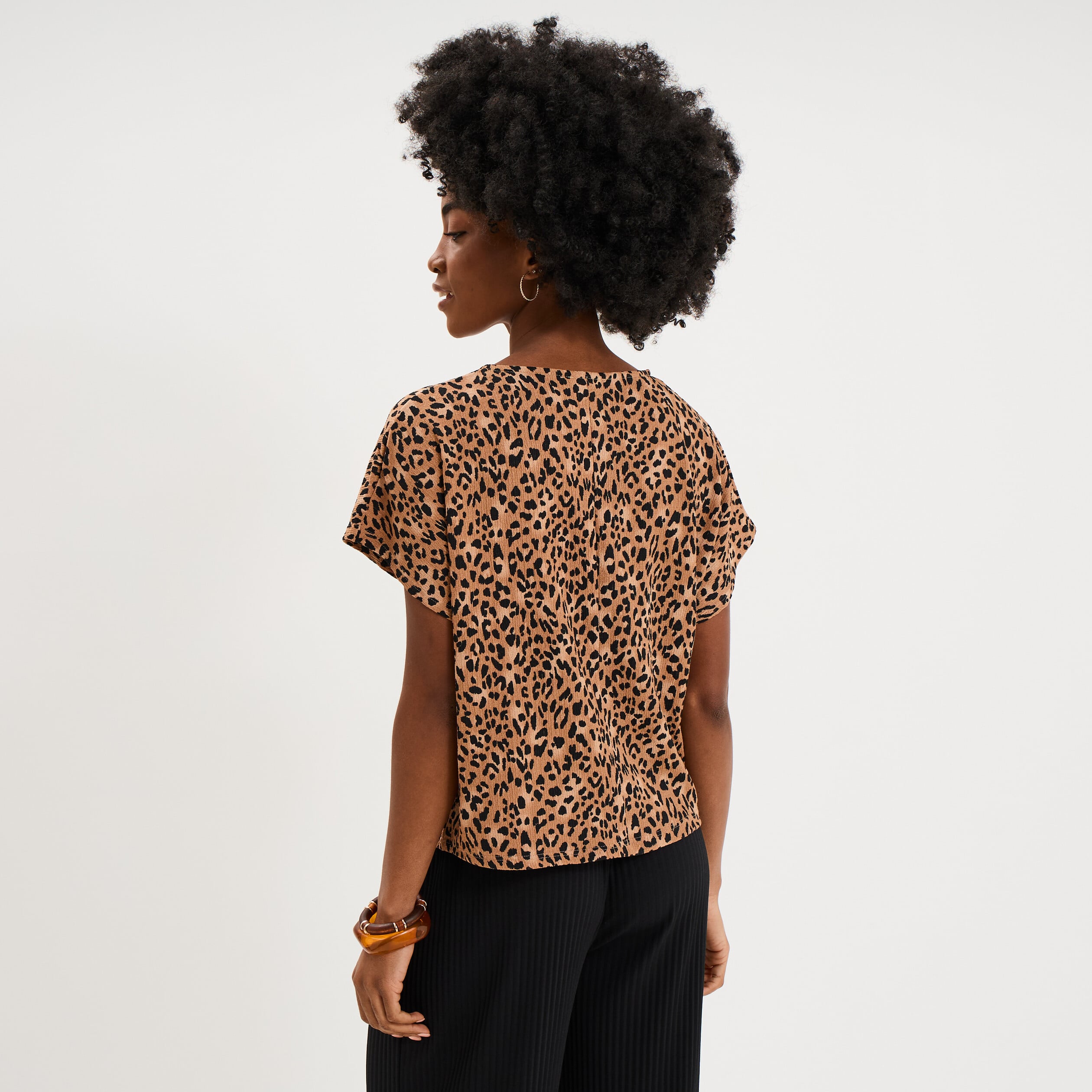 T-shirt gaufr&eacute; col rond manches courtes beige femme
