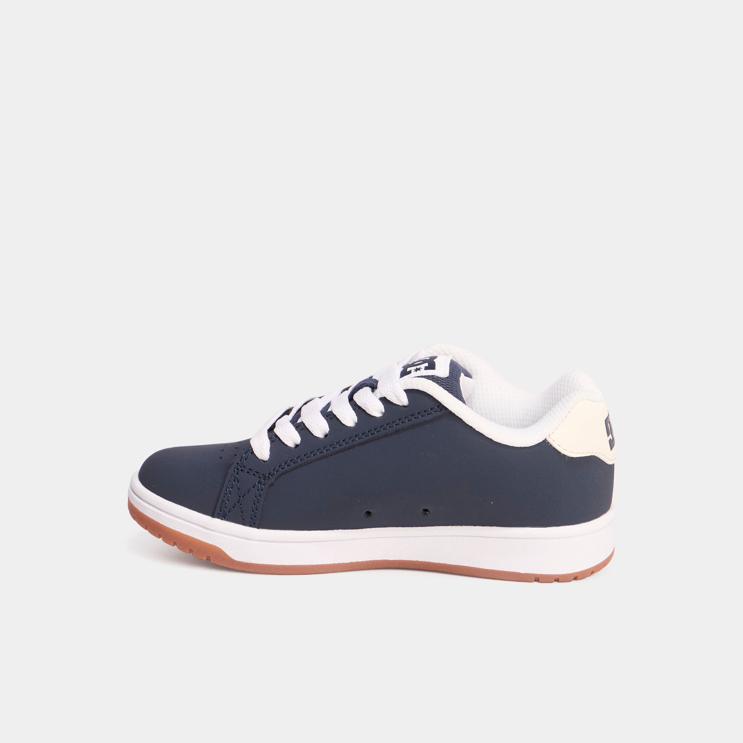 Tennis basses &agrave; lacets en cuir bleu marine gar&ccedil;on