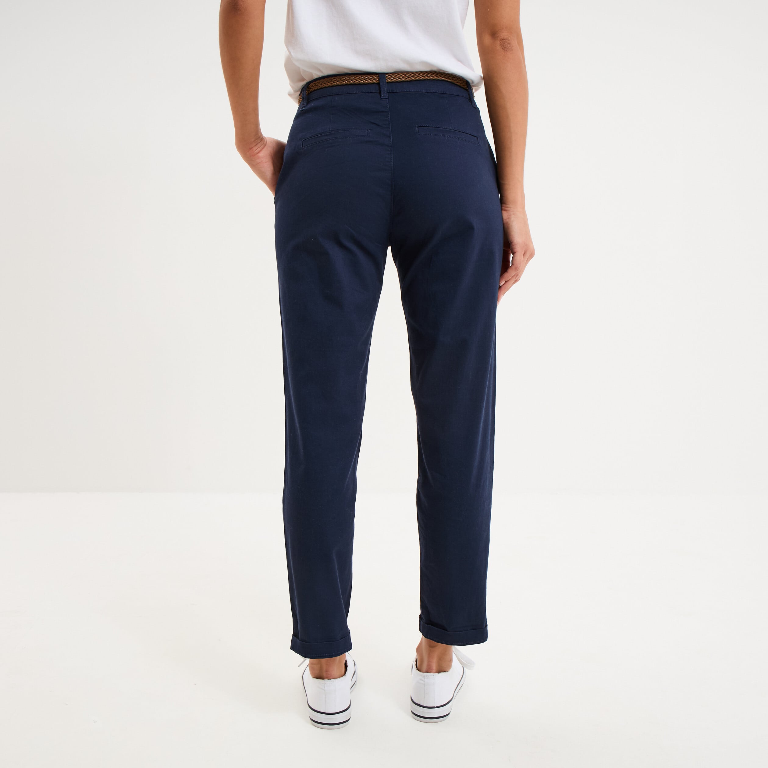 Pantalon chino 7/8&egrave;me ceinture tress&eacute;e bleu marine femme