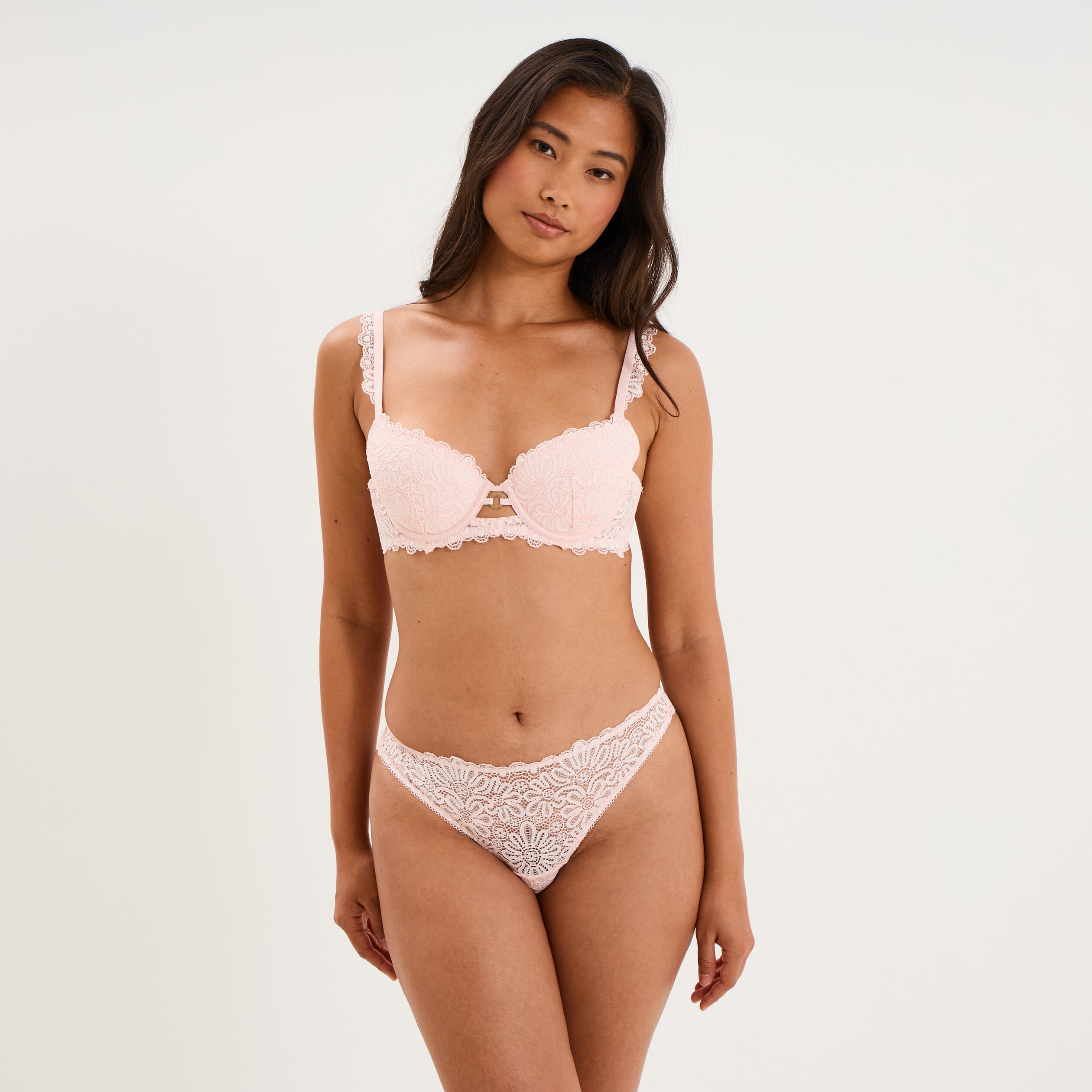 Tanga en dentelle rose clair femme